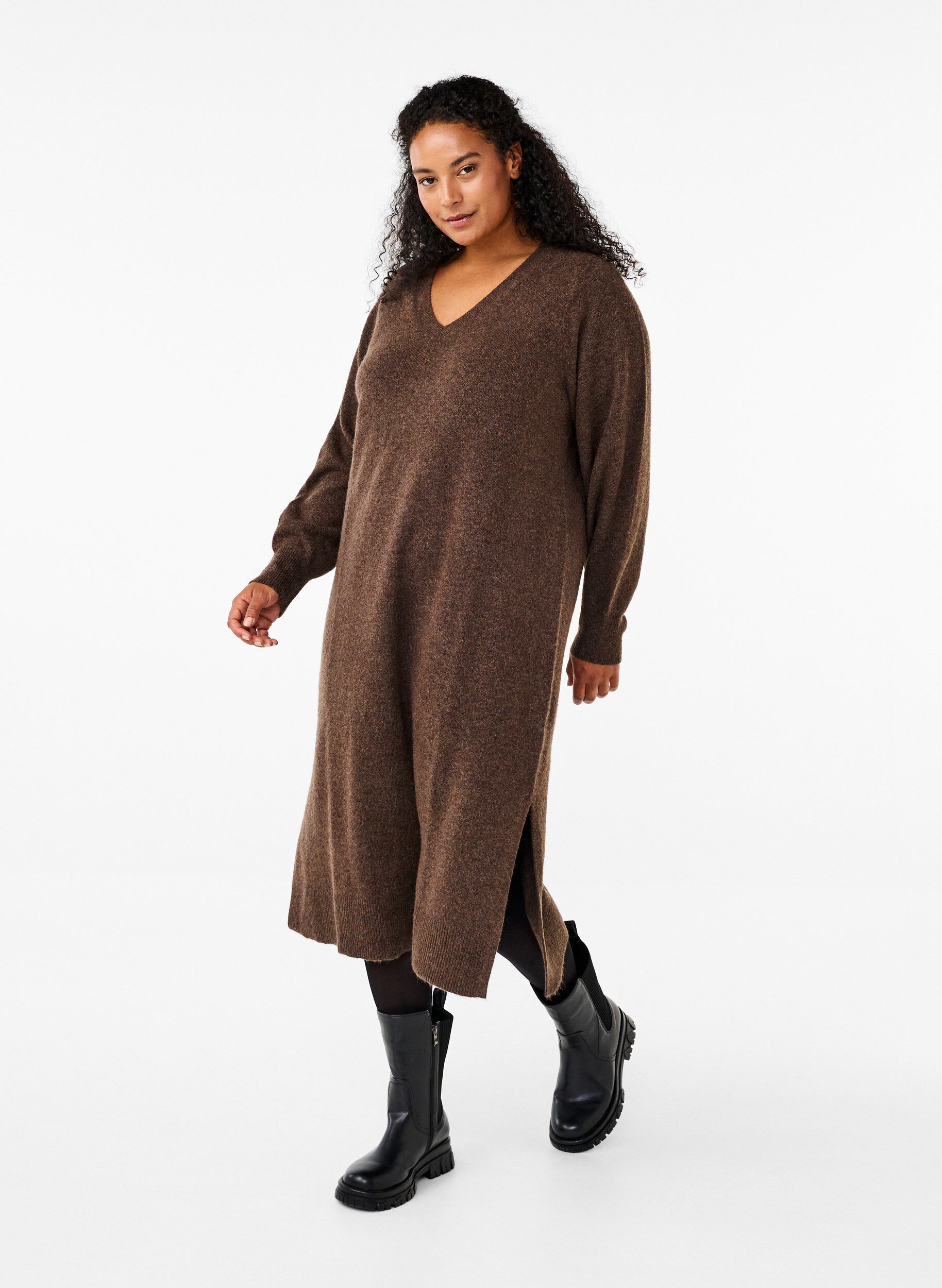 Pitk&auml;hihainen neulemekko, jossa on V-p&auml;&auml;ntie, Ruskea, Model