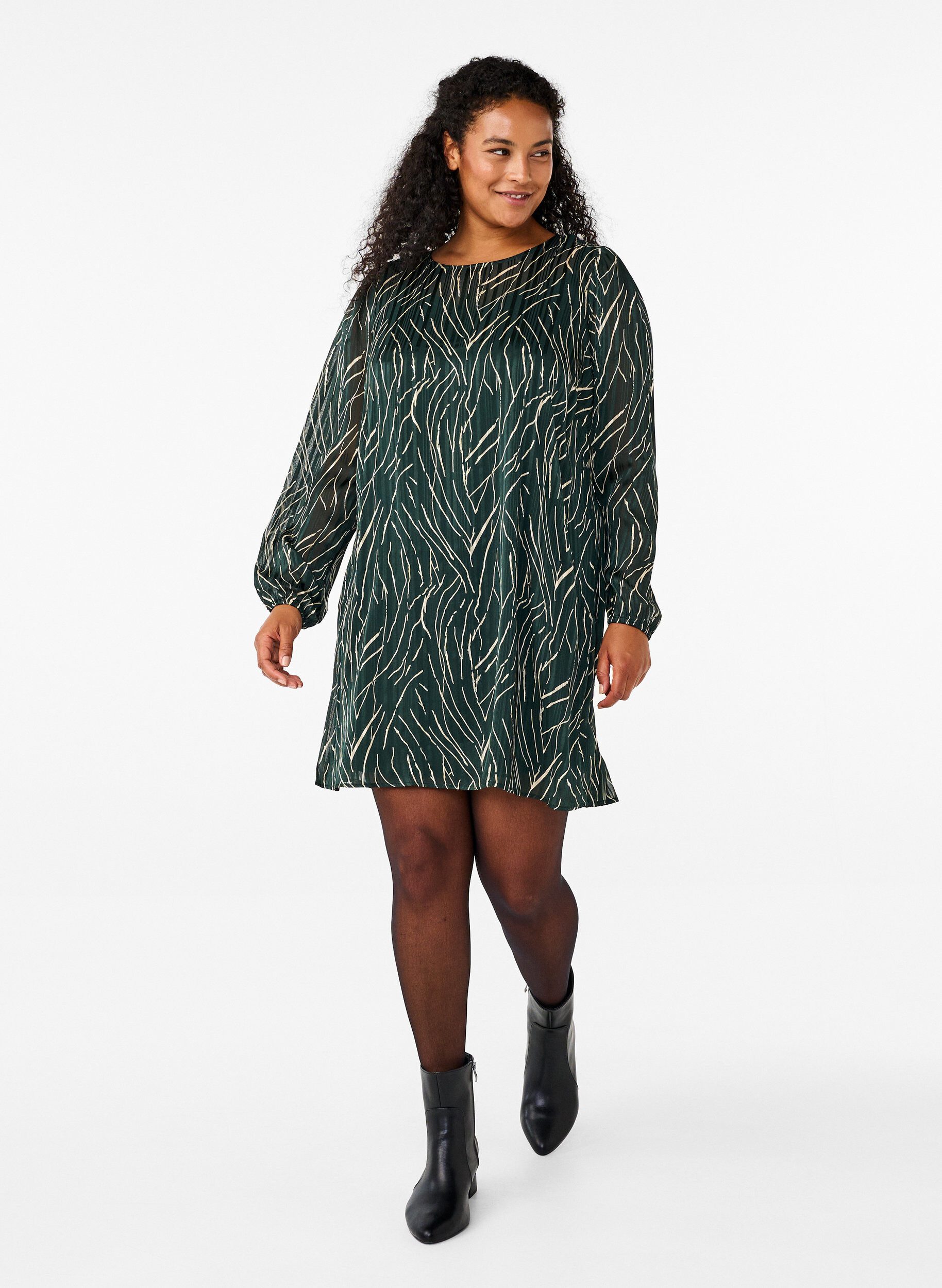 Zizzi Lyhyt mekko printill&auml; ja py&ouml;re&auml;ll&auml; kaula-aukolla, Scarab Safari AOP, Model image number 2