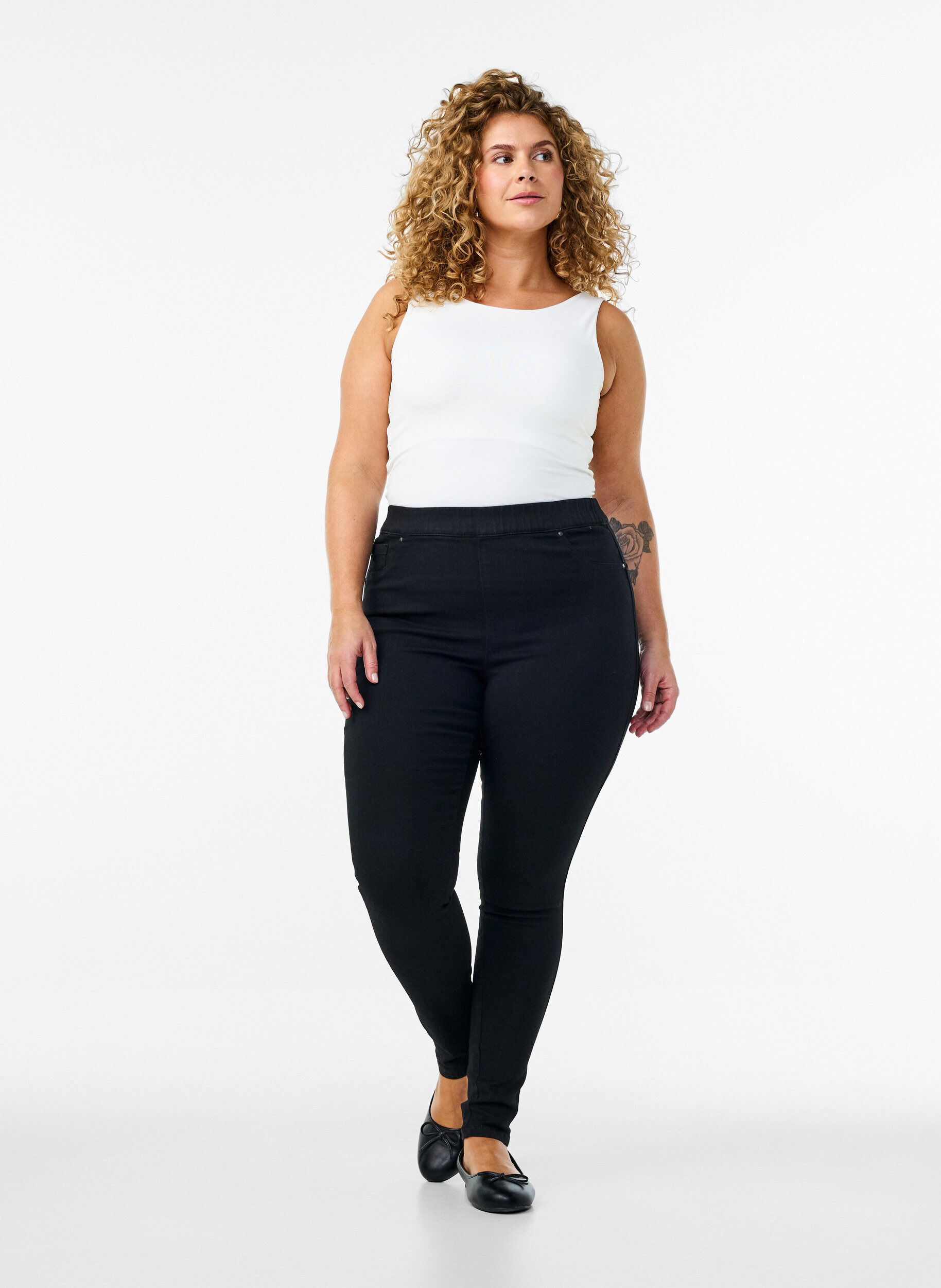 Korkeavy&ouml;t&auml;r&ouml;iset jeggingsit, Musta, Model