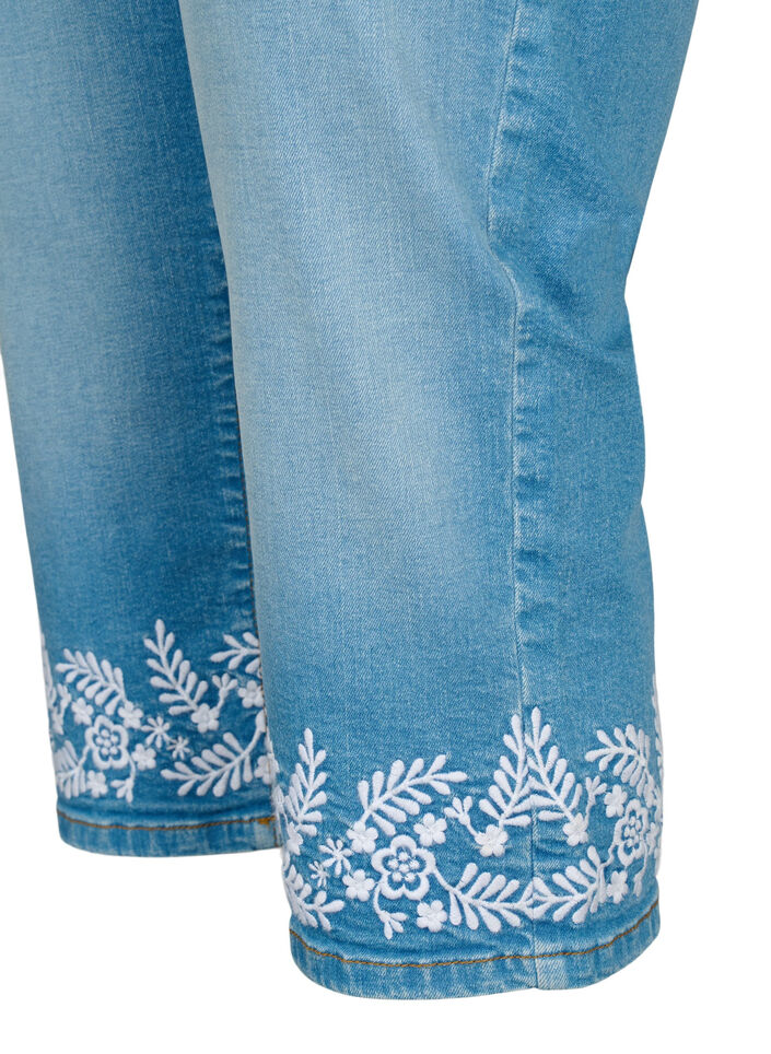 Korkeavyötäröiset Amy-caprit brodeerauksella, Light blue denim, Packshot image number 3
