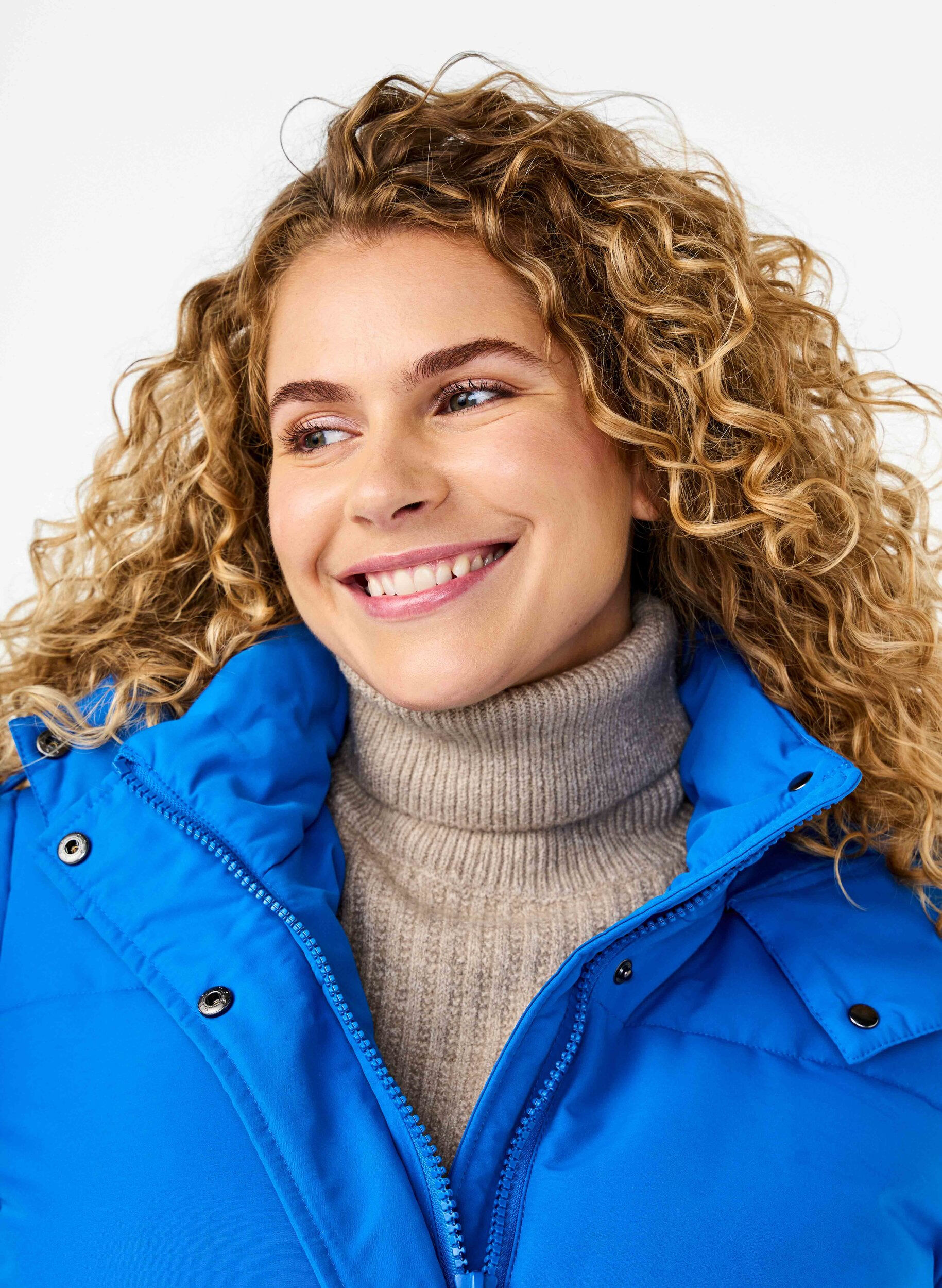 Zizzi Kaulal&auml;mmitin joustinneuleesta, Silver Mink, Model image number 1