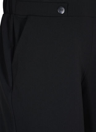Shortsit, joissa on taskut ja väljä istuvuus, Black, Packshot image number 2