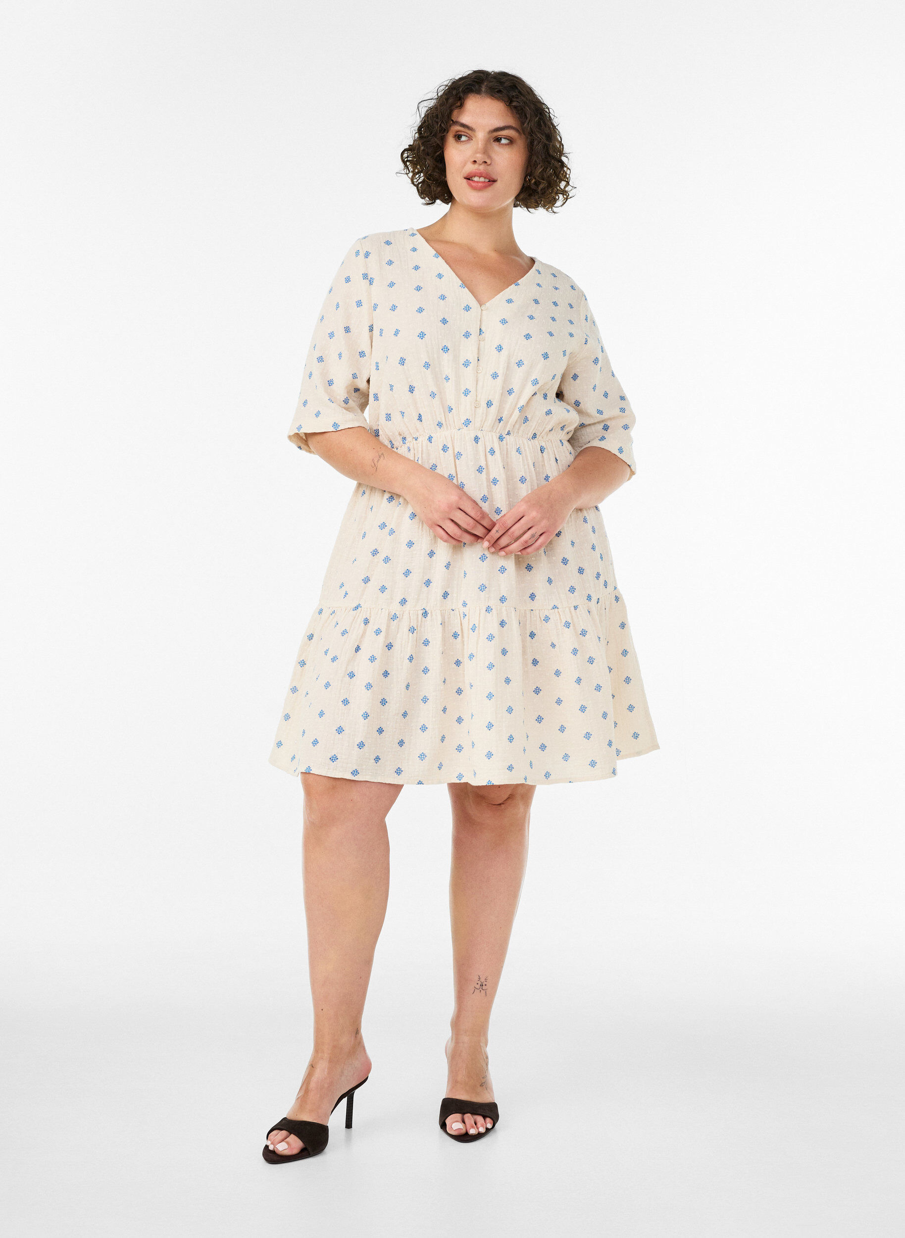 ZizziPainettu puuvillamekko joustavalla vy&ouml;t&auml;r&ouml;ll&auml;, Beige, Model image number 1