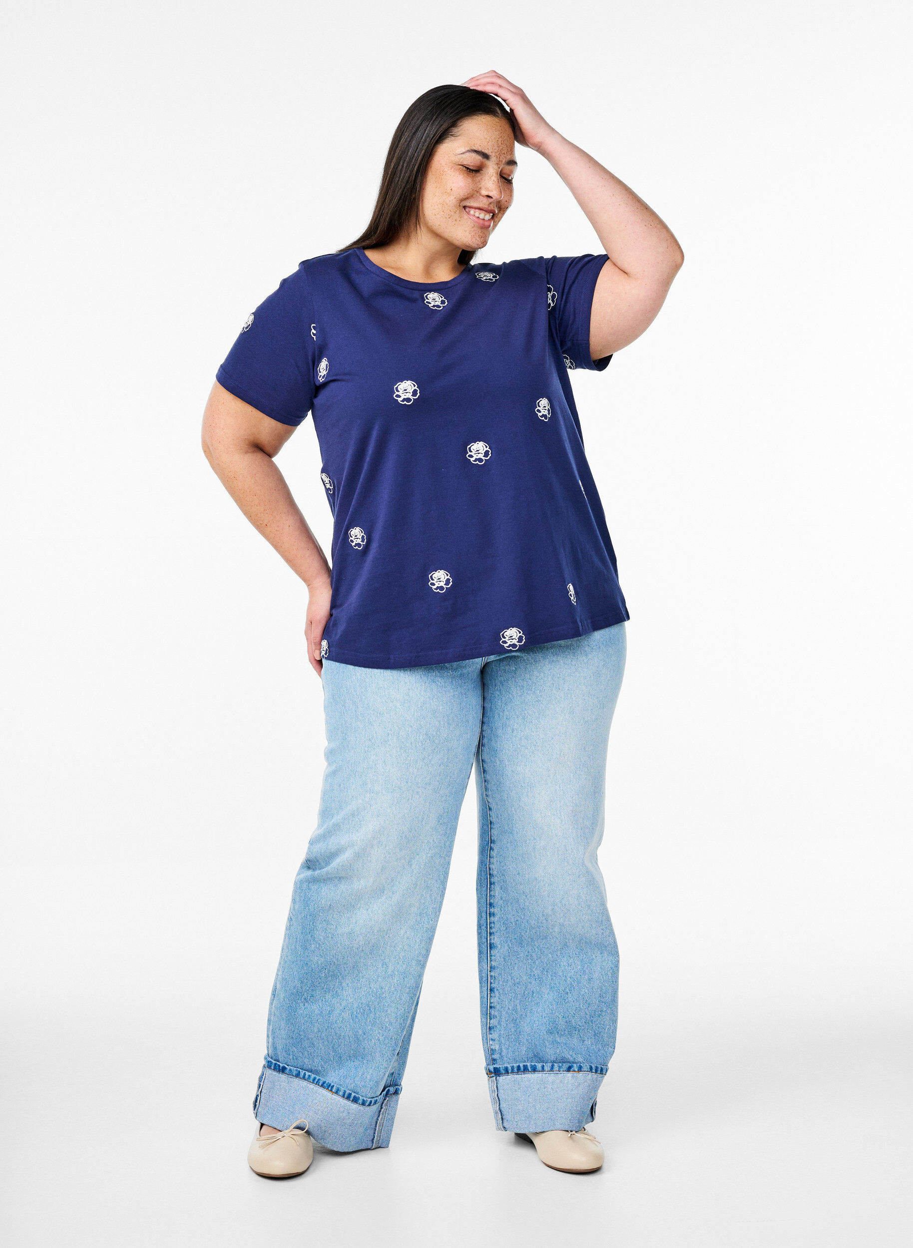 Zizzi Luomupuuvillainen T-paita kirjailuilla kuvioilla., Sininen, Model image number 1