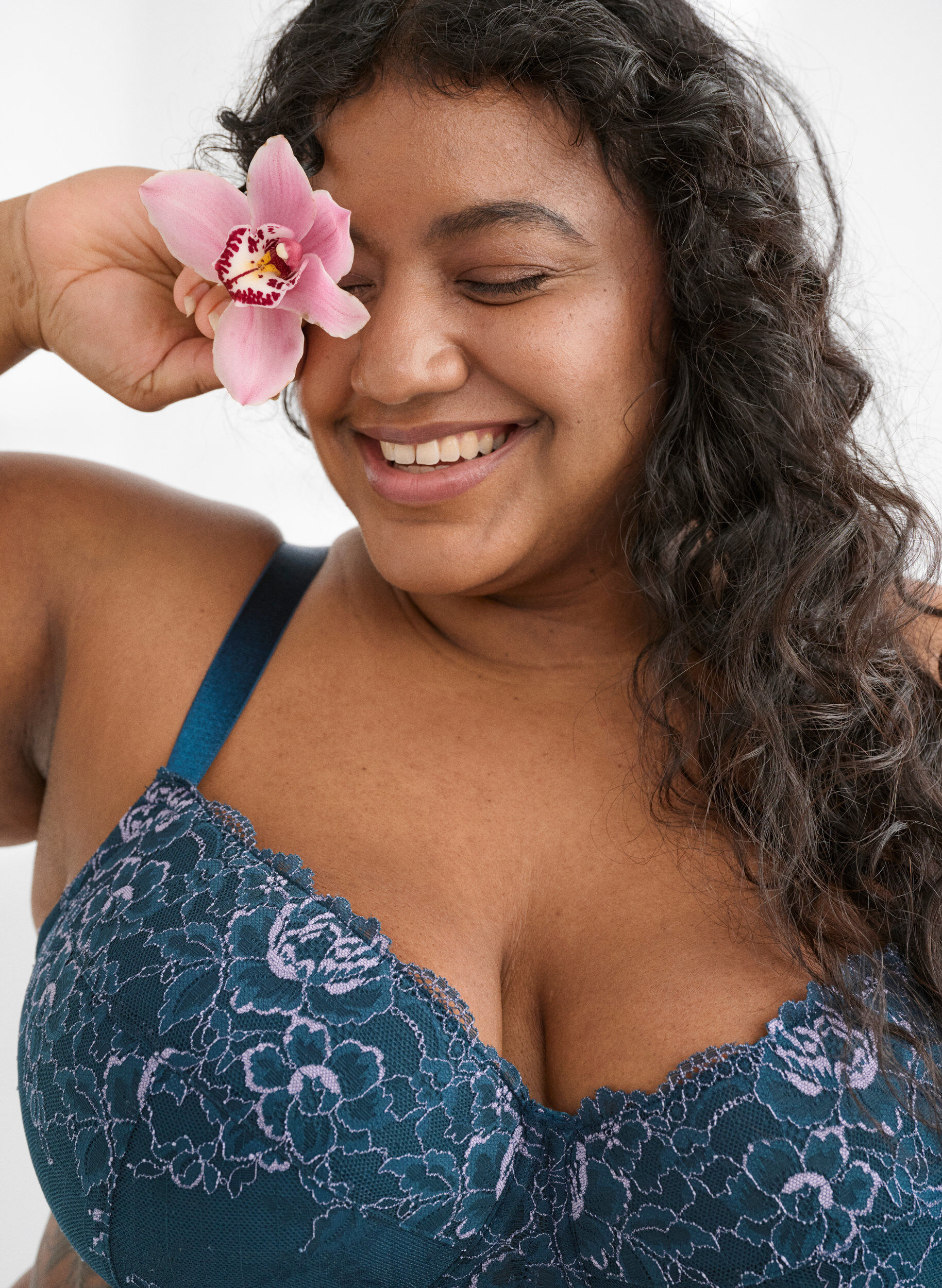 Zizzi Kaarituelliset rintaliivit pitsill&auml; ja topatuilla kupeilla, Sininen, Image image number 0