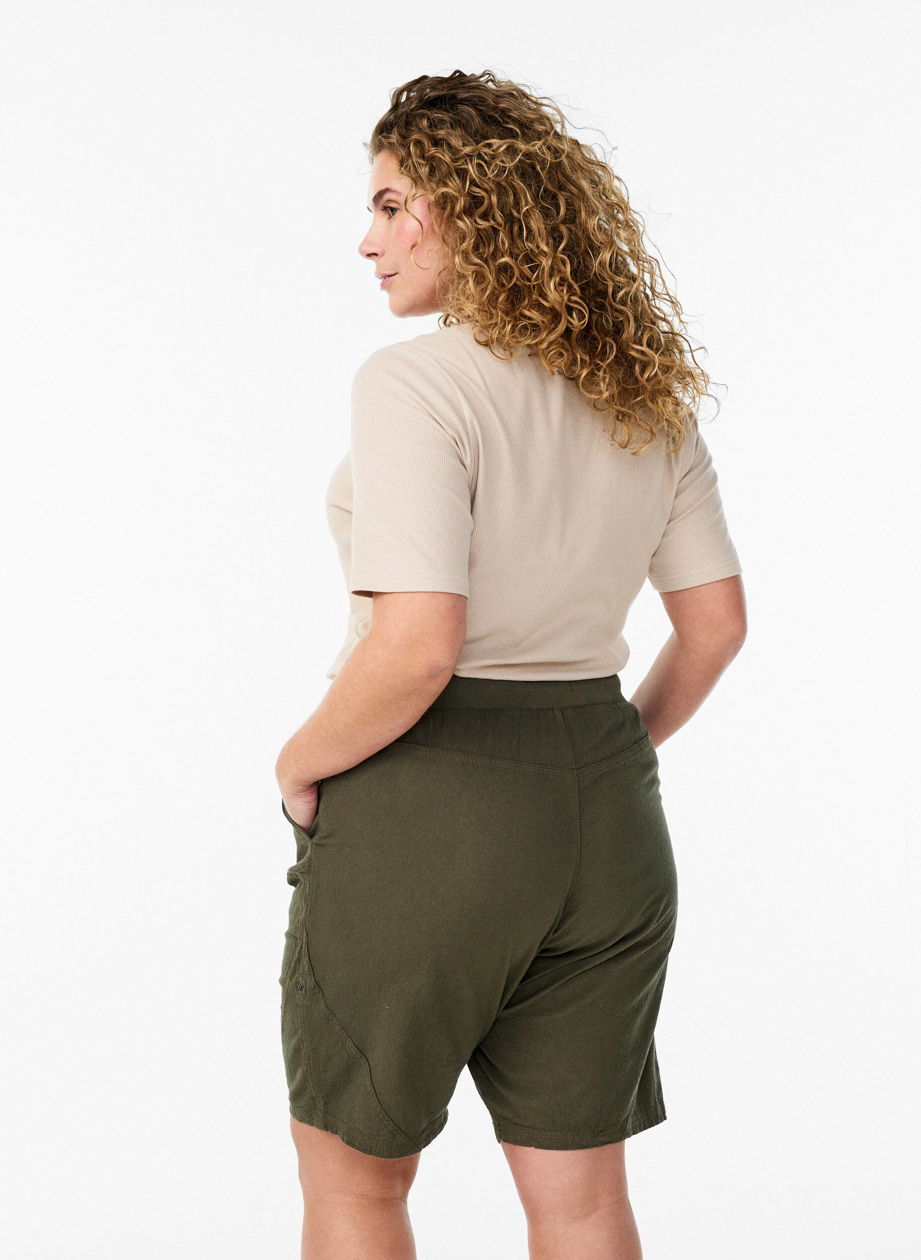 ZizziV&auml;lj&auml;t puuvillashortsit taskuilla, Vihre&auml;, Model image number 2
