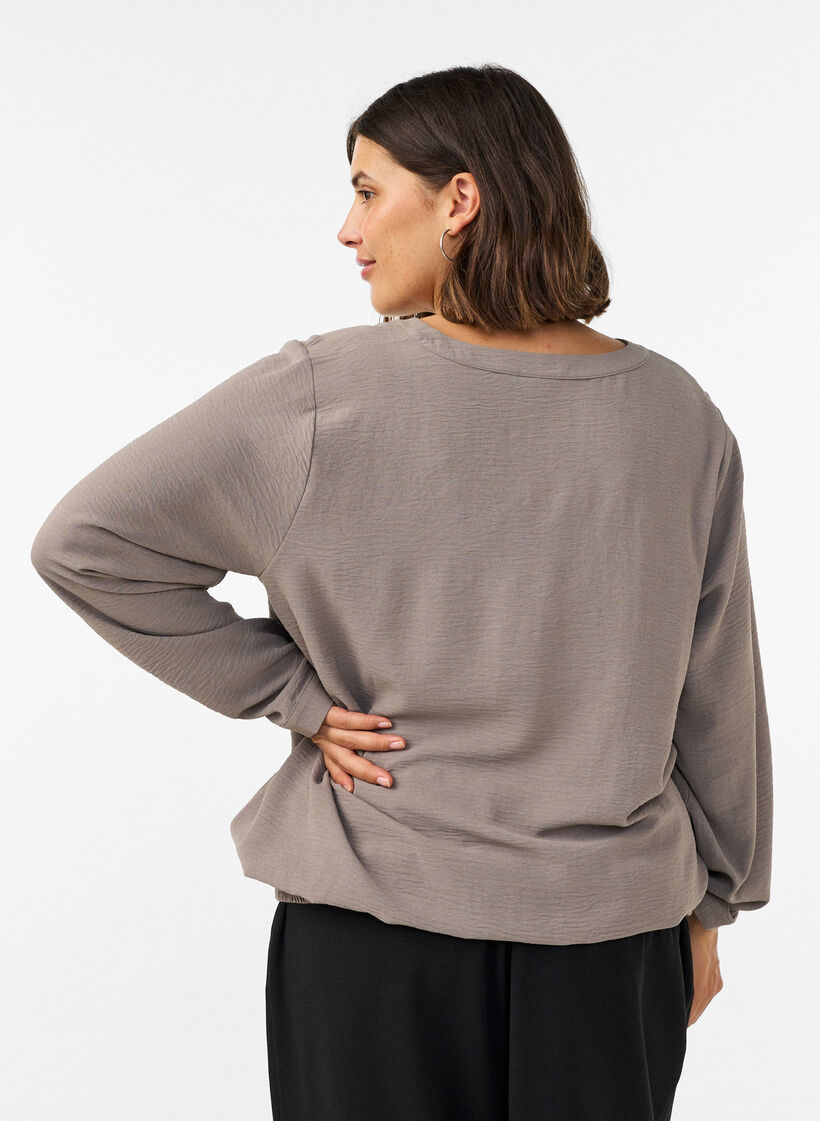 Pusero pallomaisella siluetilla ja V-p&auml;&auml;ntiell&auml;, Beige, Model image number 2