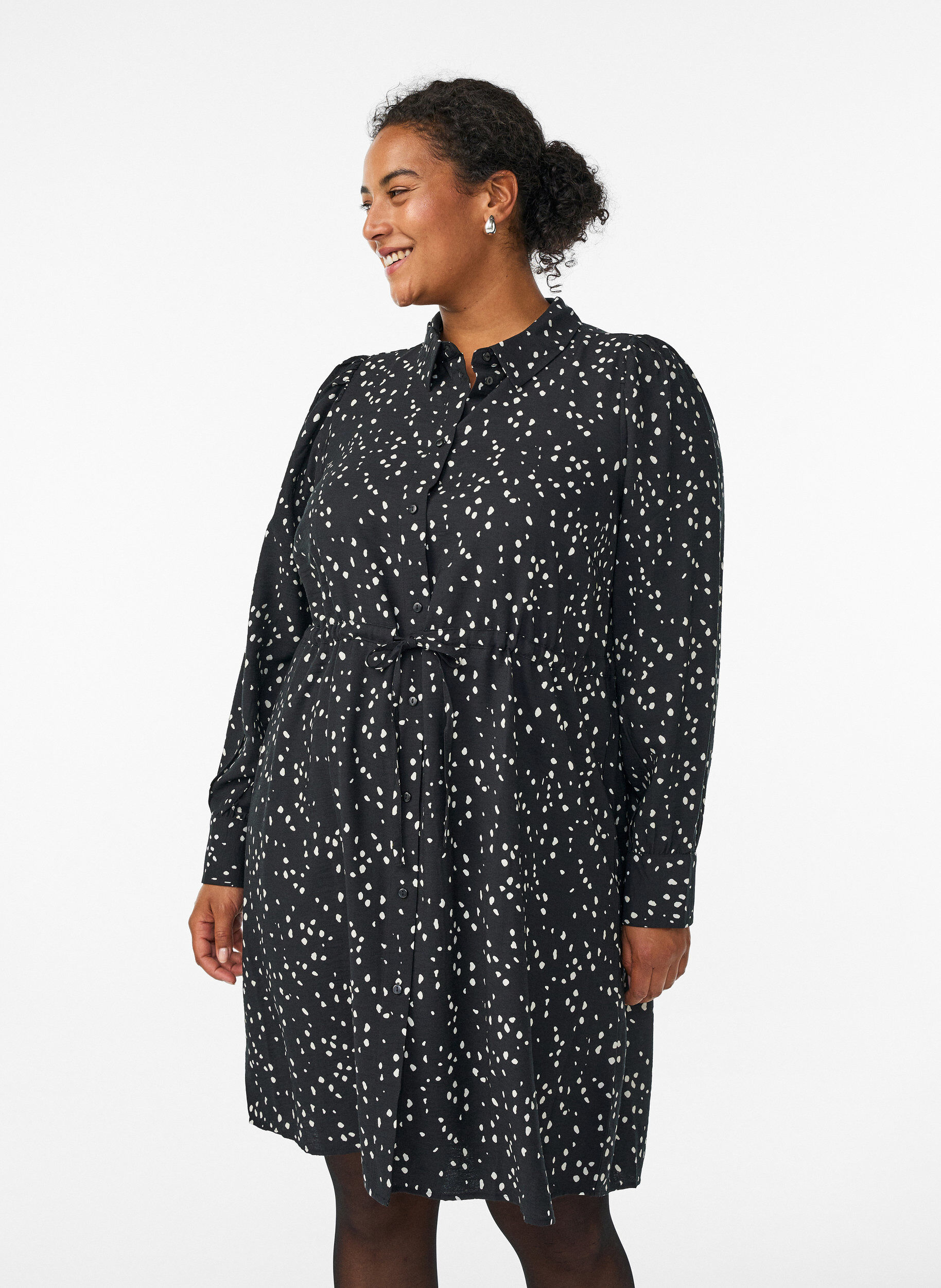 Paitamekko, jossa on solmittava vy&ouml; ja printti, Musta, Model