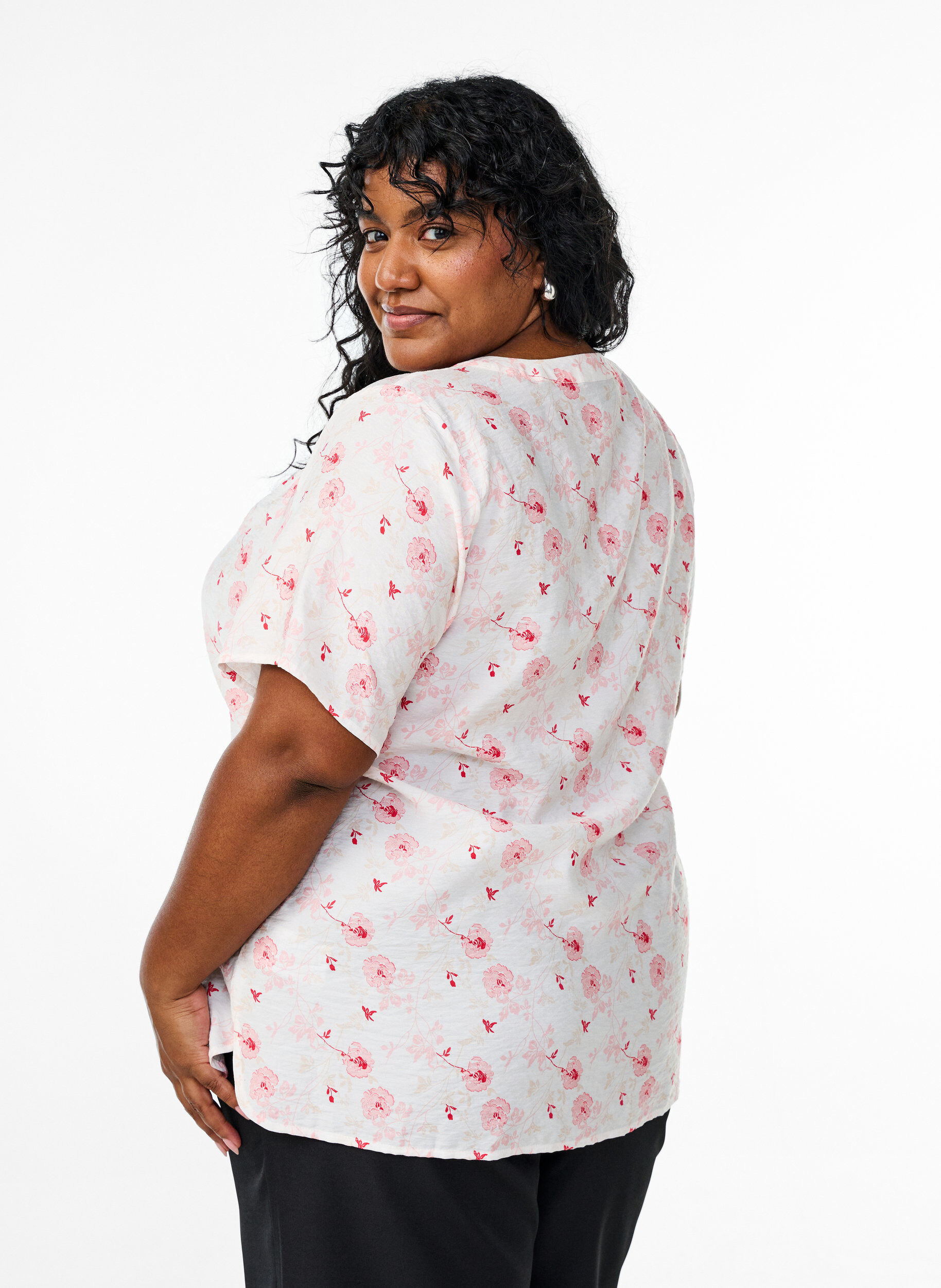 Zizzi Paitapusero, jossa on lyhyet hihat ja kukkakuvio, Vaaleanpunainen, Model image number 2