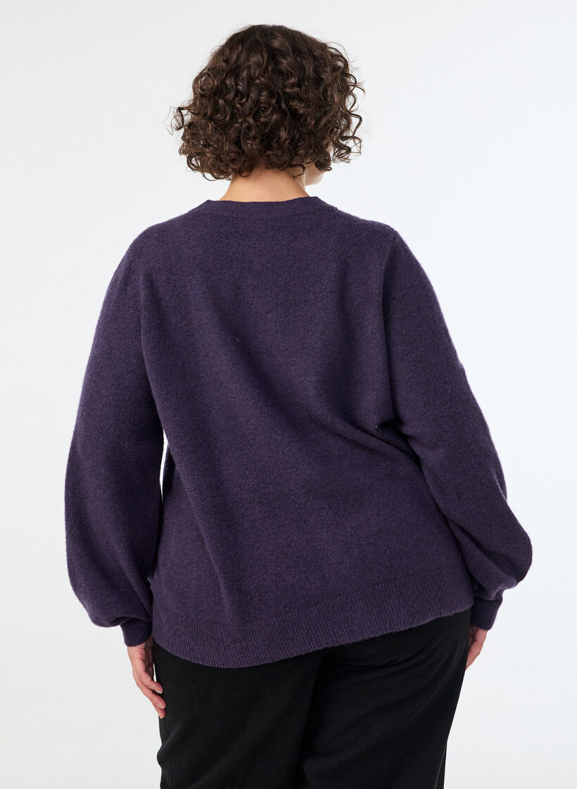 Neuletakki pehme&auml;st&auml; neuleesta kullanv&auml;risill&auml; napeilla, Violetti, Model image number 2