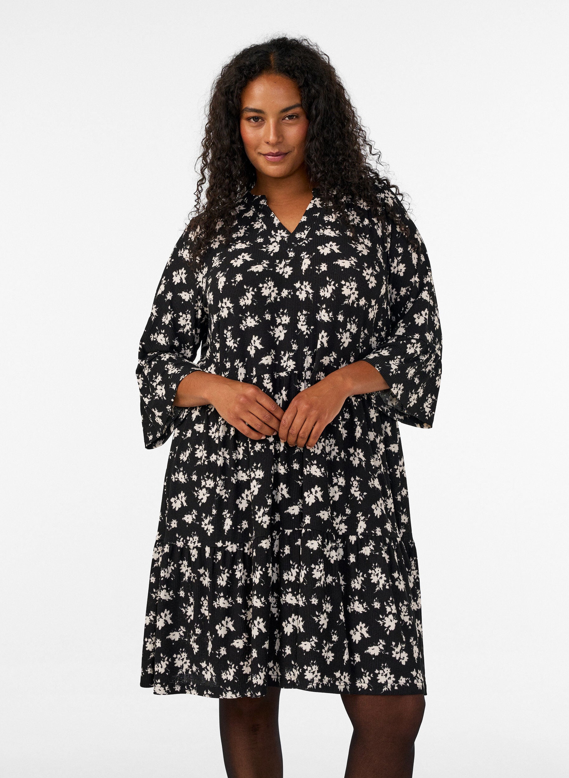 ZizziLyhyt A-linjainen trikoomekko kokoprintill&auml;, Musta, Model image number 0