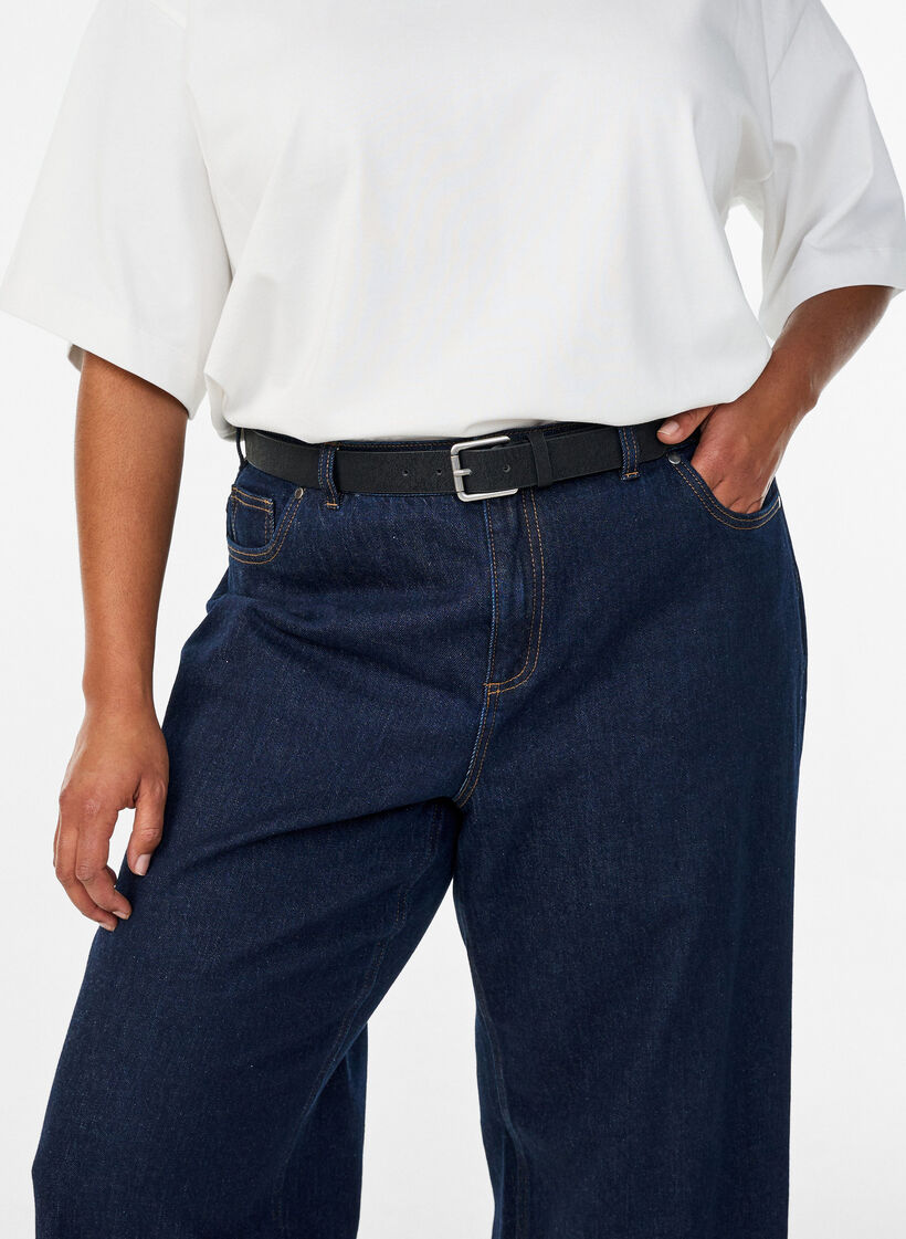 Nahkasekoitteinen vy&ouml; klassisella soljella, Musta, Model image number 0