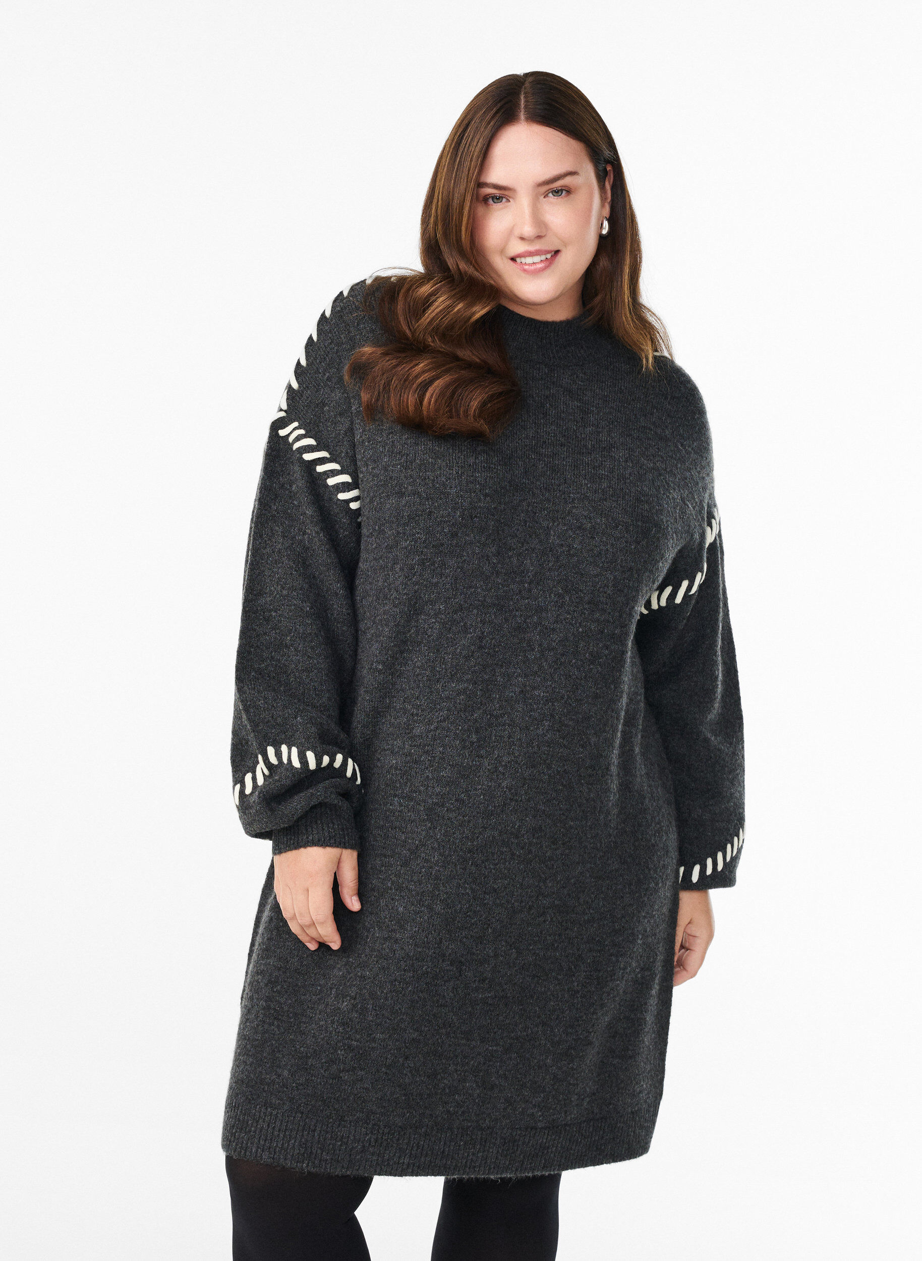 Neulottu mekko, jossa kontrastitikkaukset, Harmaa, Model