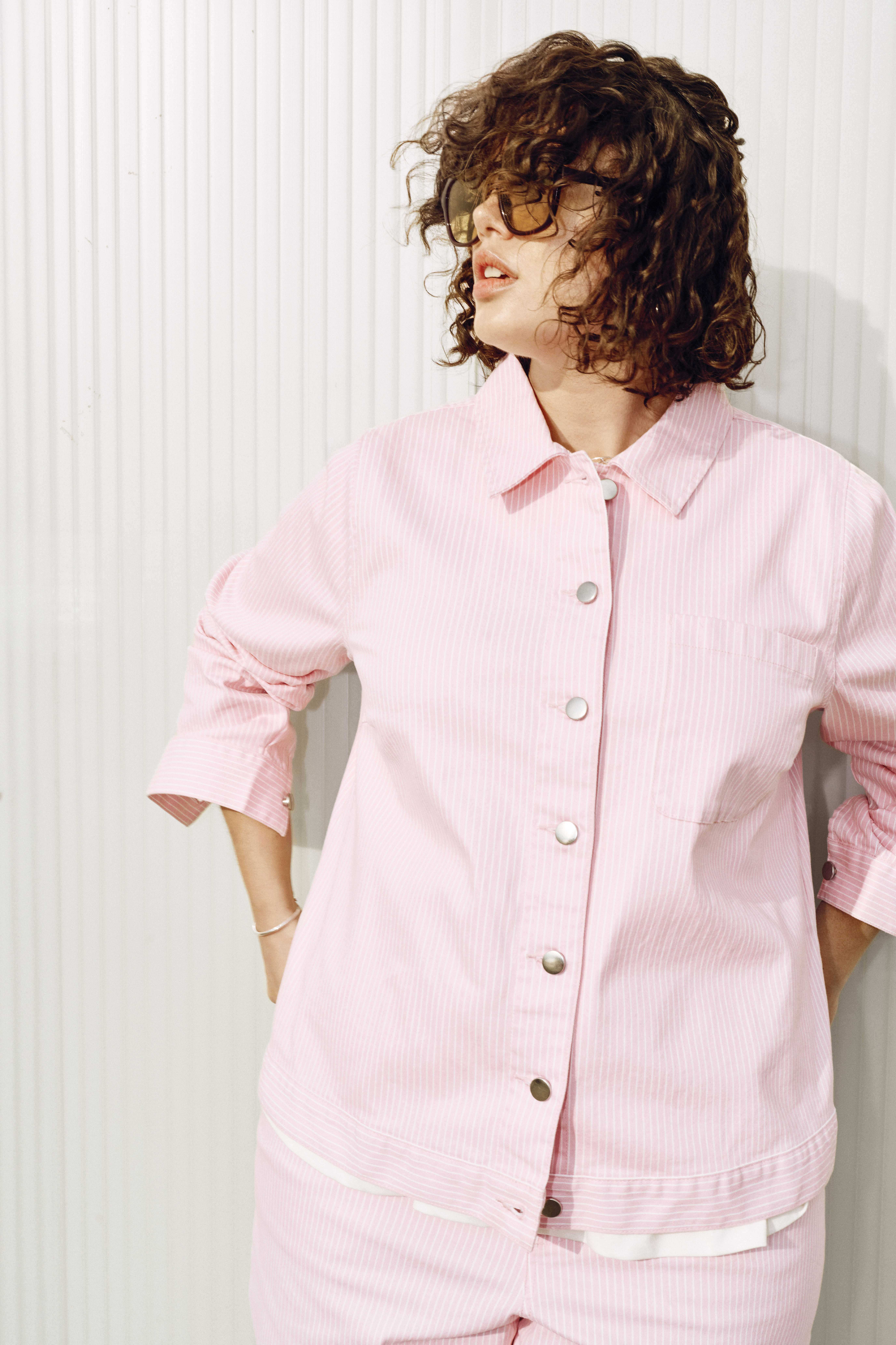 Zizzi V&auml;rj&auml;tty denim raidallisena, , Model