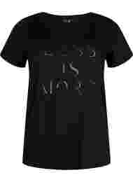 T-paita printillä treeniin , Black w.Less Is More