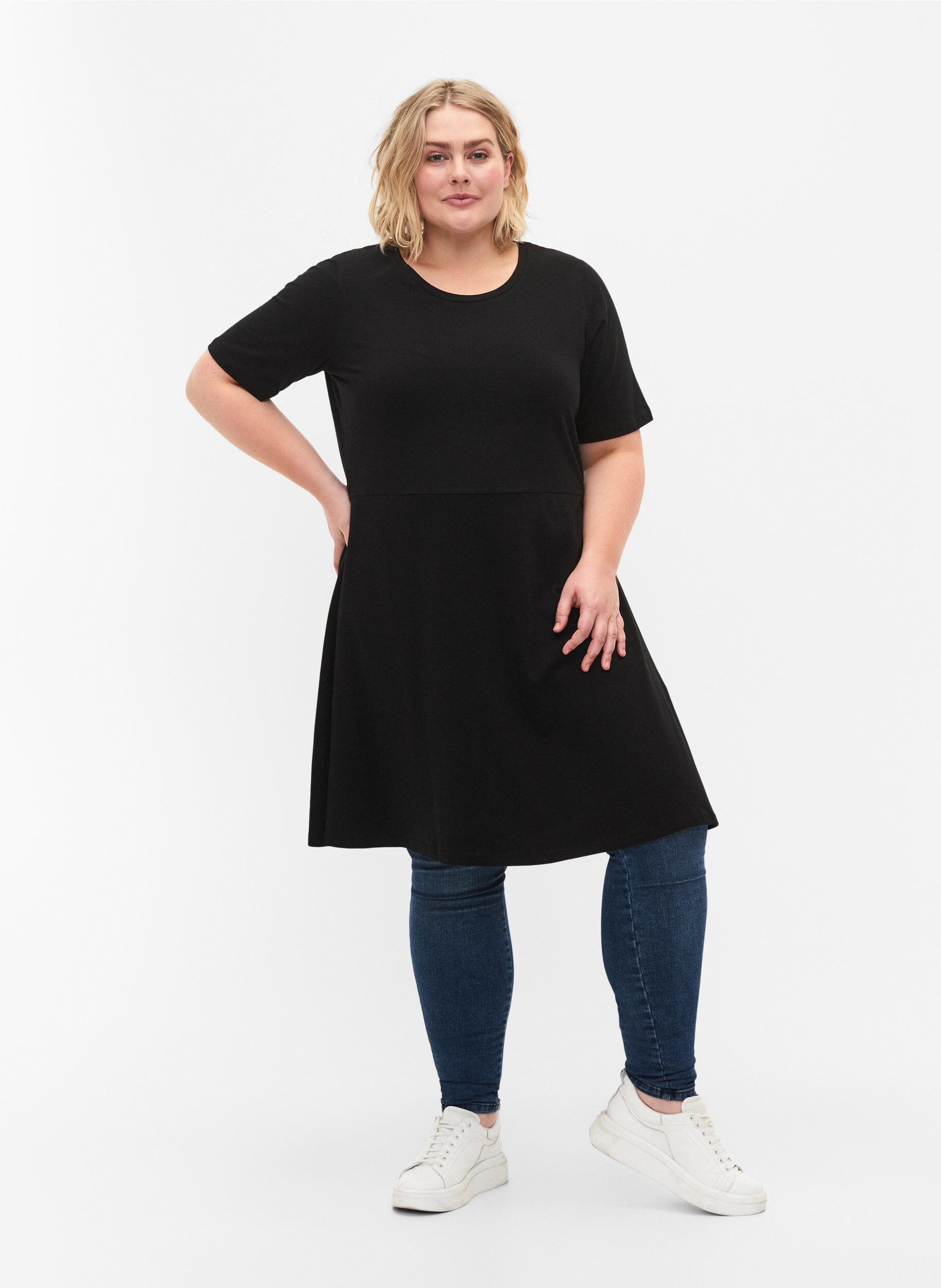 Zizzi Pilkullinen puuvillamekko lyhyill&auml; hihoilla, Black, Model image number 2