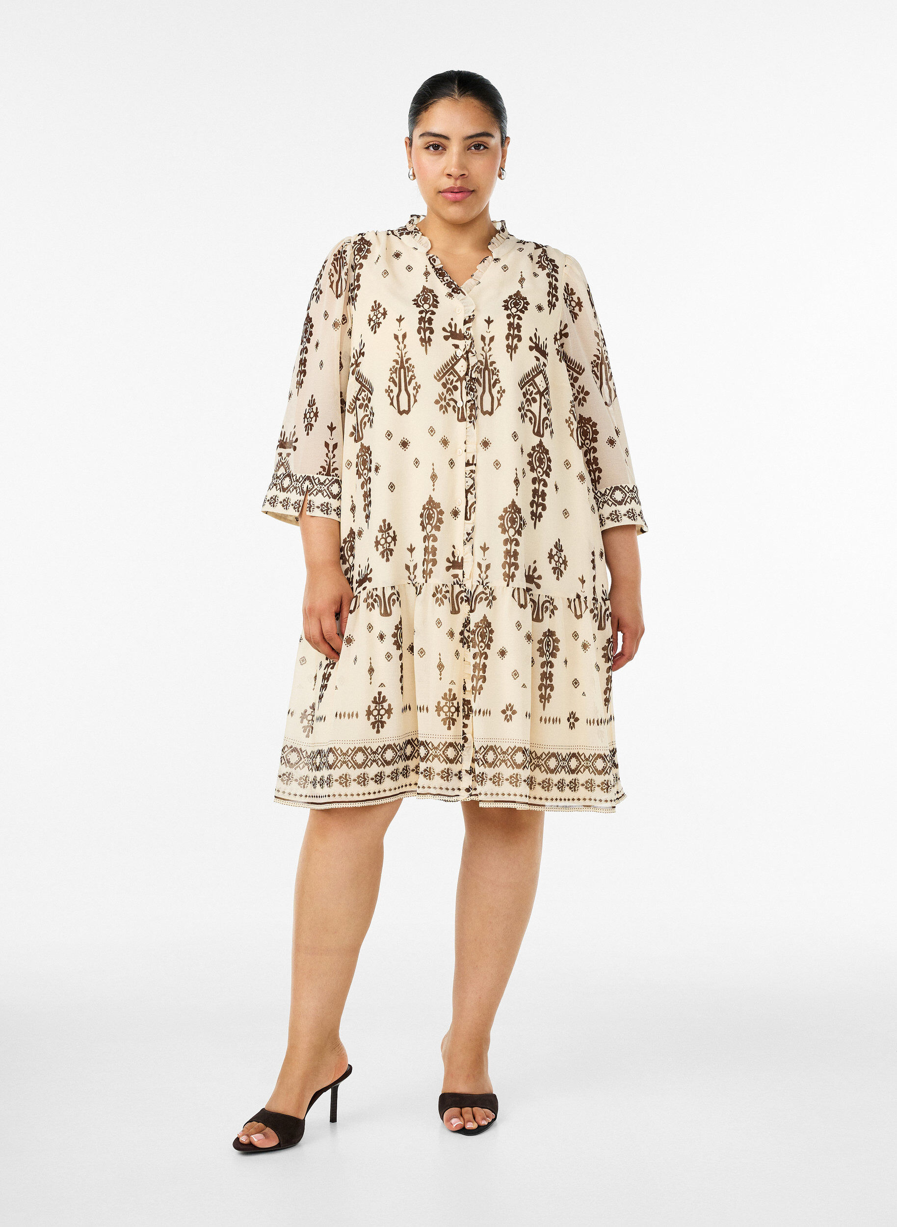 ZizziMekko koristepainatuksella ja r&ouml;yhel&ouml;kauluksella, Beige, Model image number 1