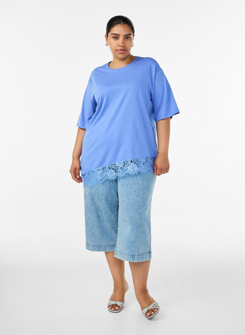 T-paita ep&auml;symmetrisell&auml; pitsihelmalla, Violetti, Model image number 1