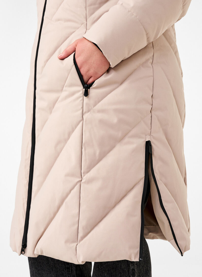Pitk&auml; talvitakki koukku-kiinnityksill&auml; ja tekoturkiskauluksella, Beige, Model image number 3