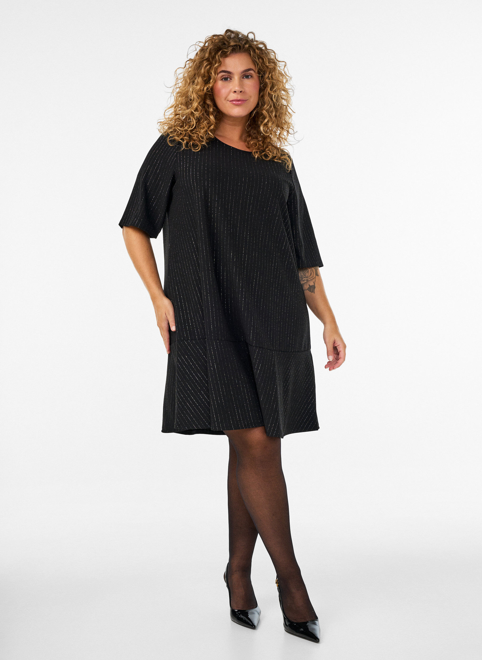 ZizziLyhyt A-linjainen mekko kimalteraidoilla, Musta, Model image number 1