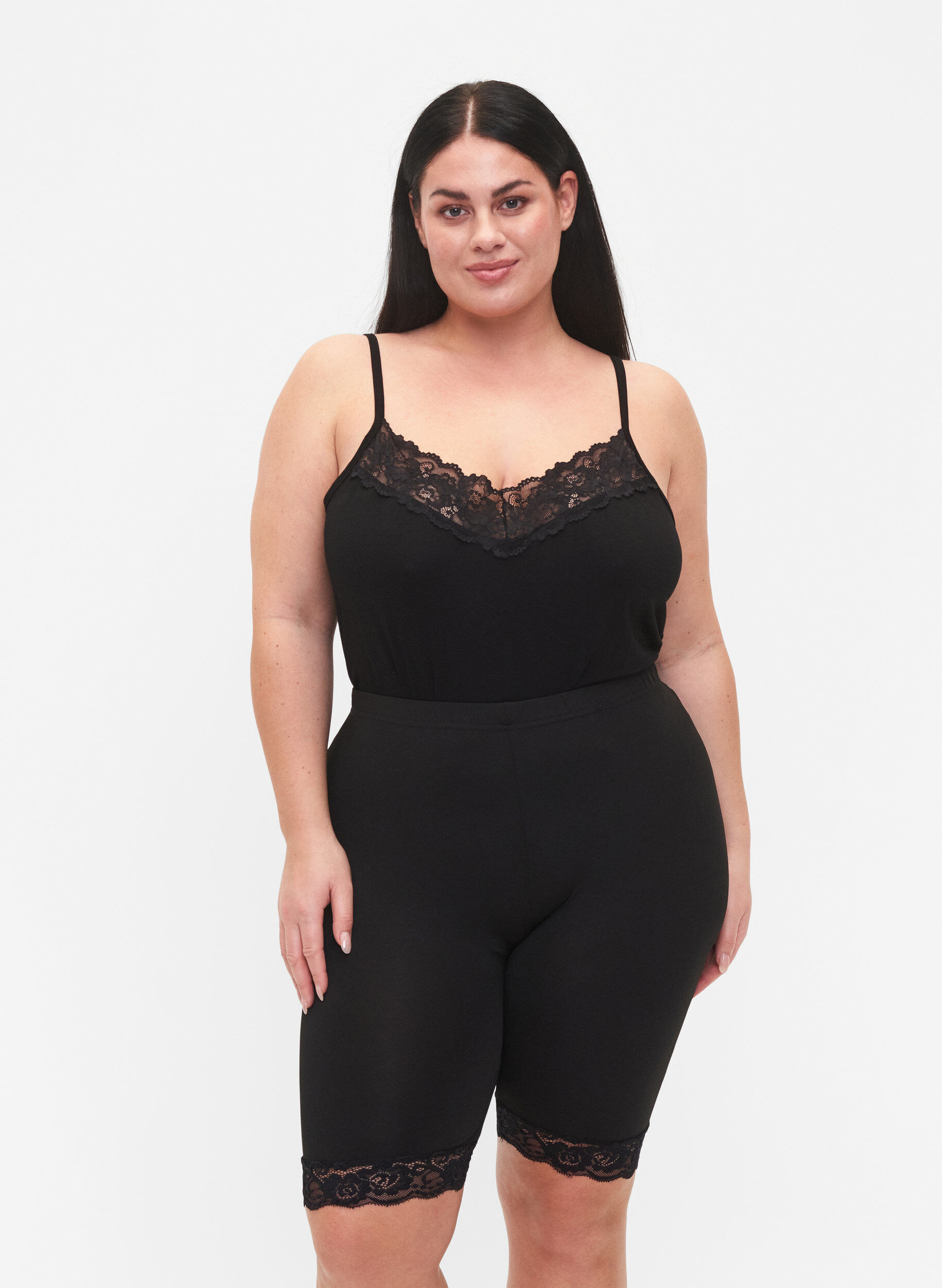 Zizzi 2 kpl py&ouml;r&auml;ilyshortseja pitsikantilla, Black / Black, Model image number 0