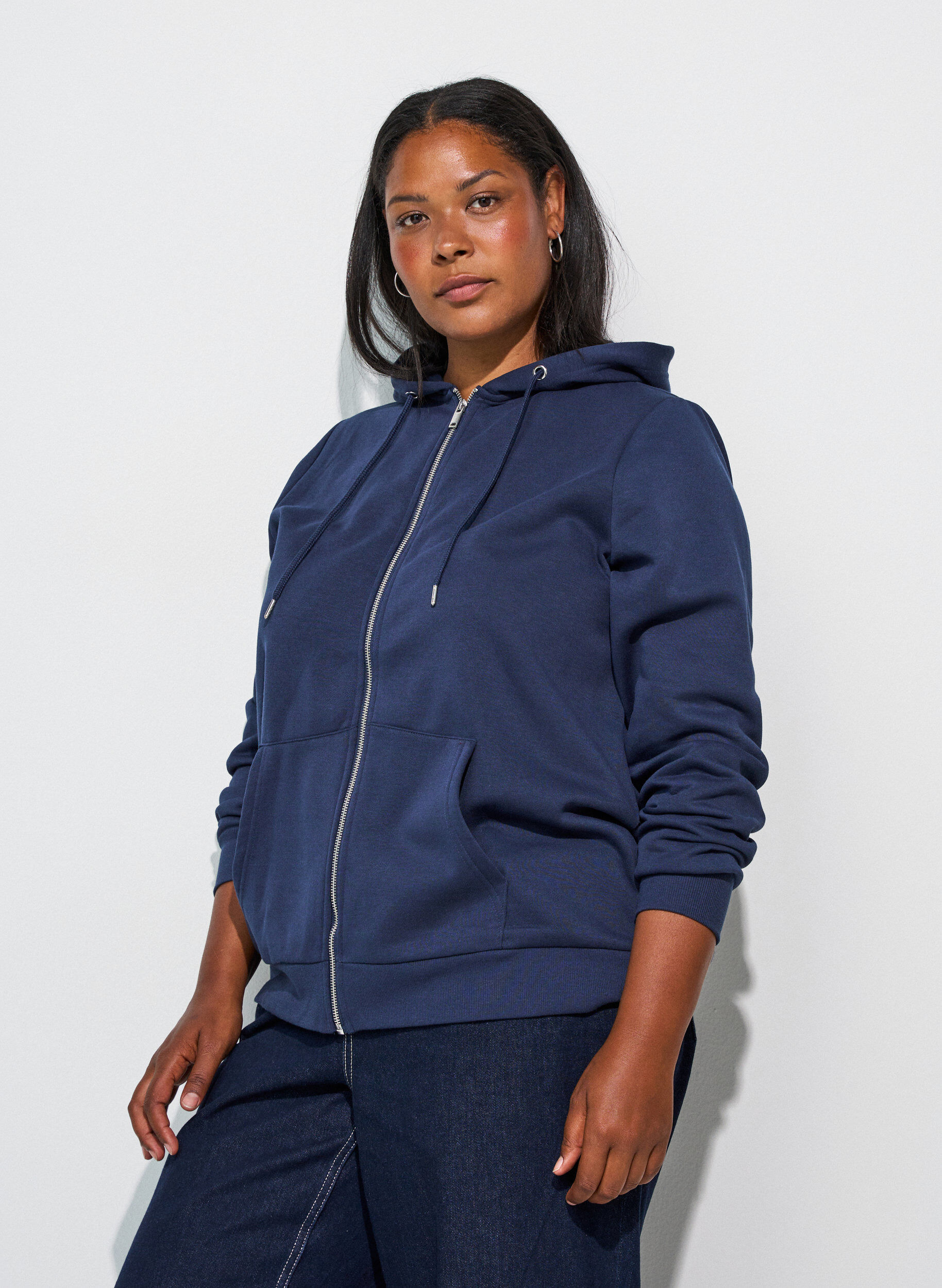 Hupullinen collegepaita vetoketjulla ja taskuilla, Sininen, Model