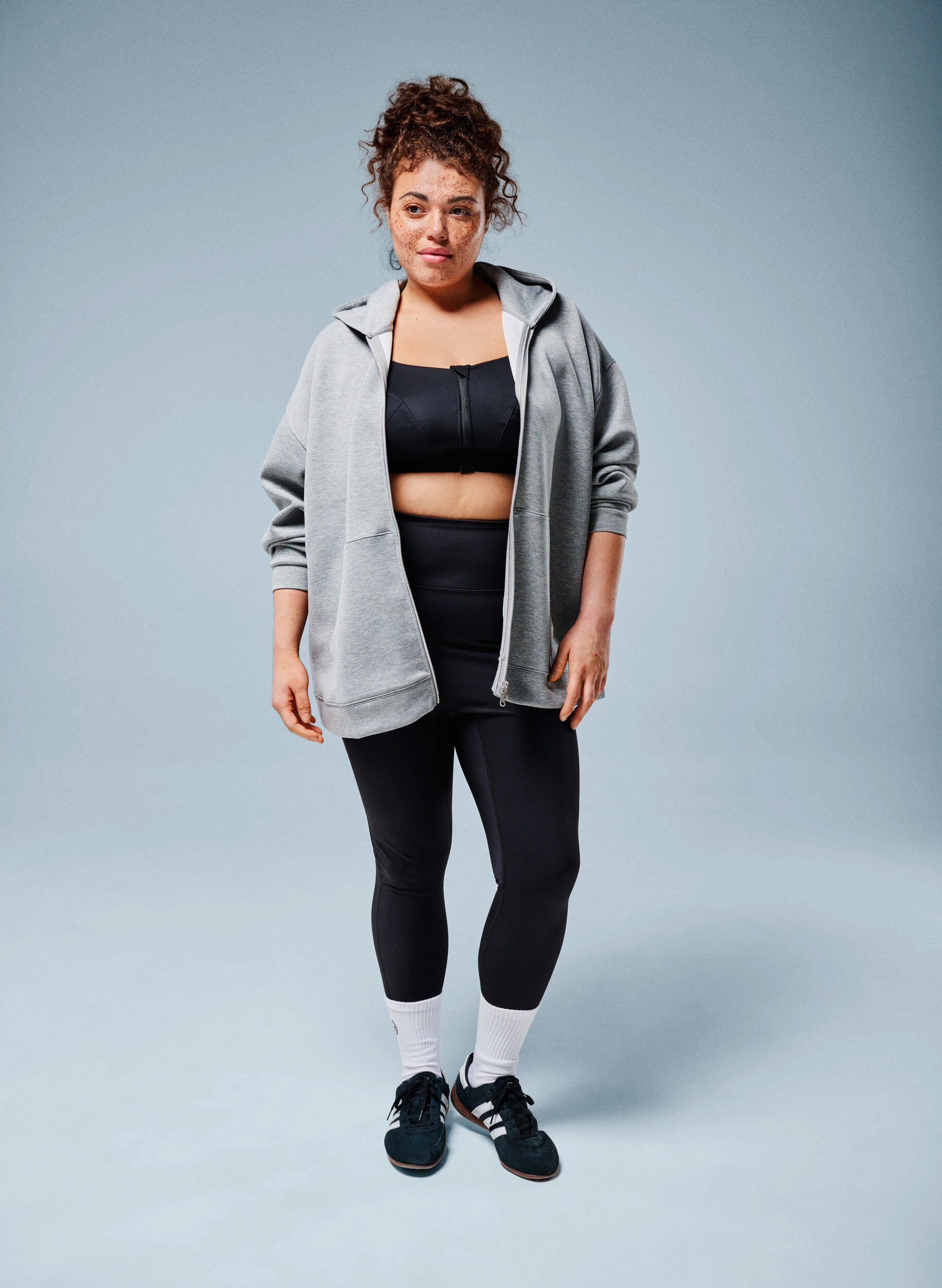 Zizzi CORE, kyykynkest&auml;v&auml;t treenileggingsit taskulla, Musta, Image image number 0