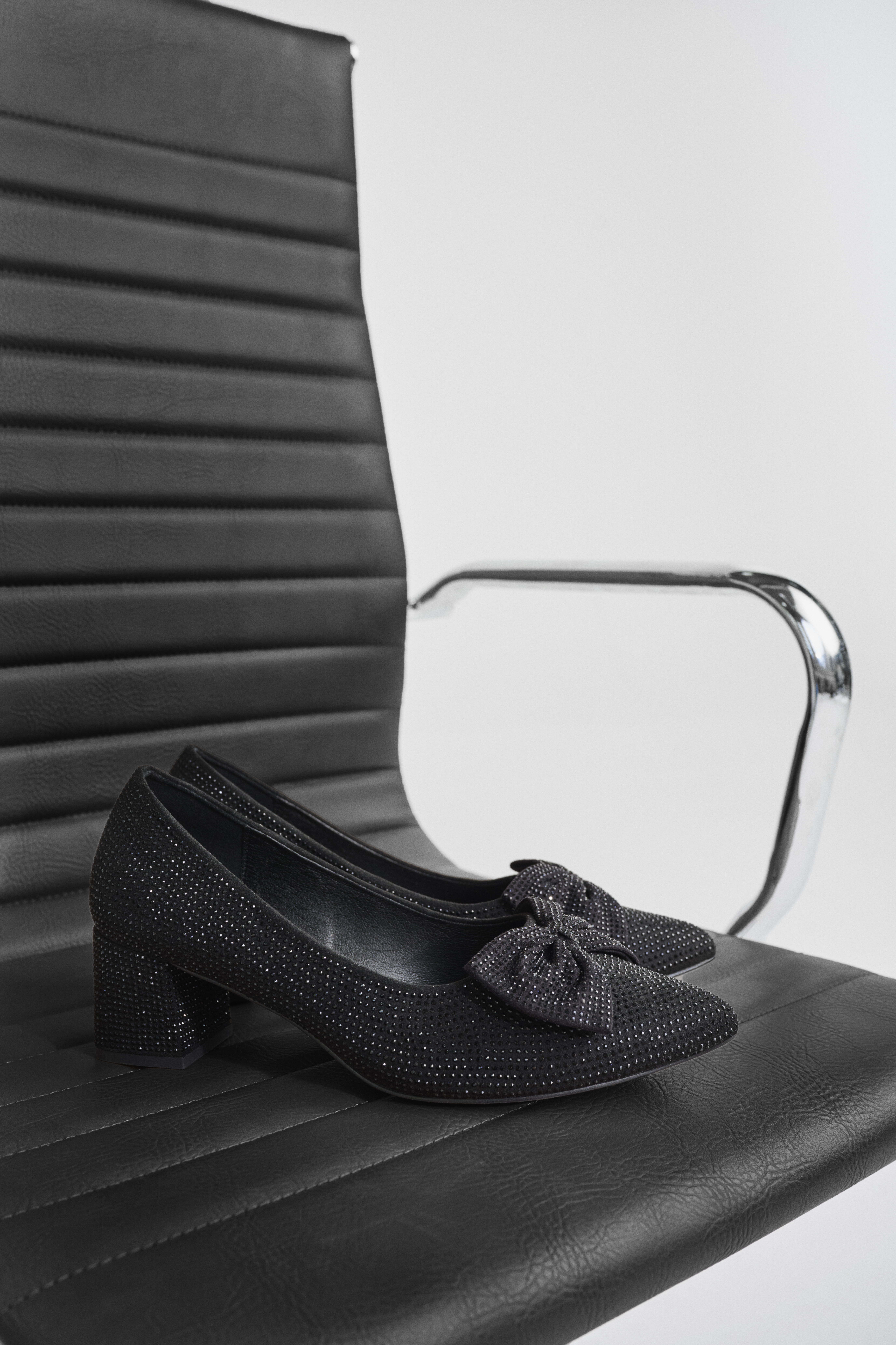 Pumput, joissa on strasseja, , Model