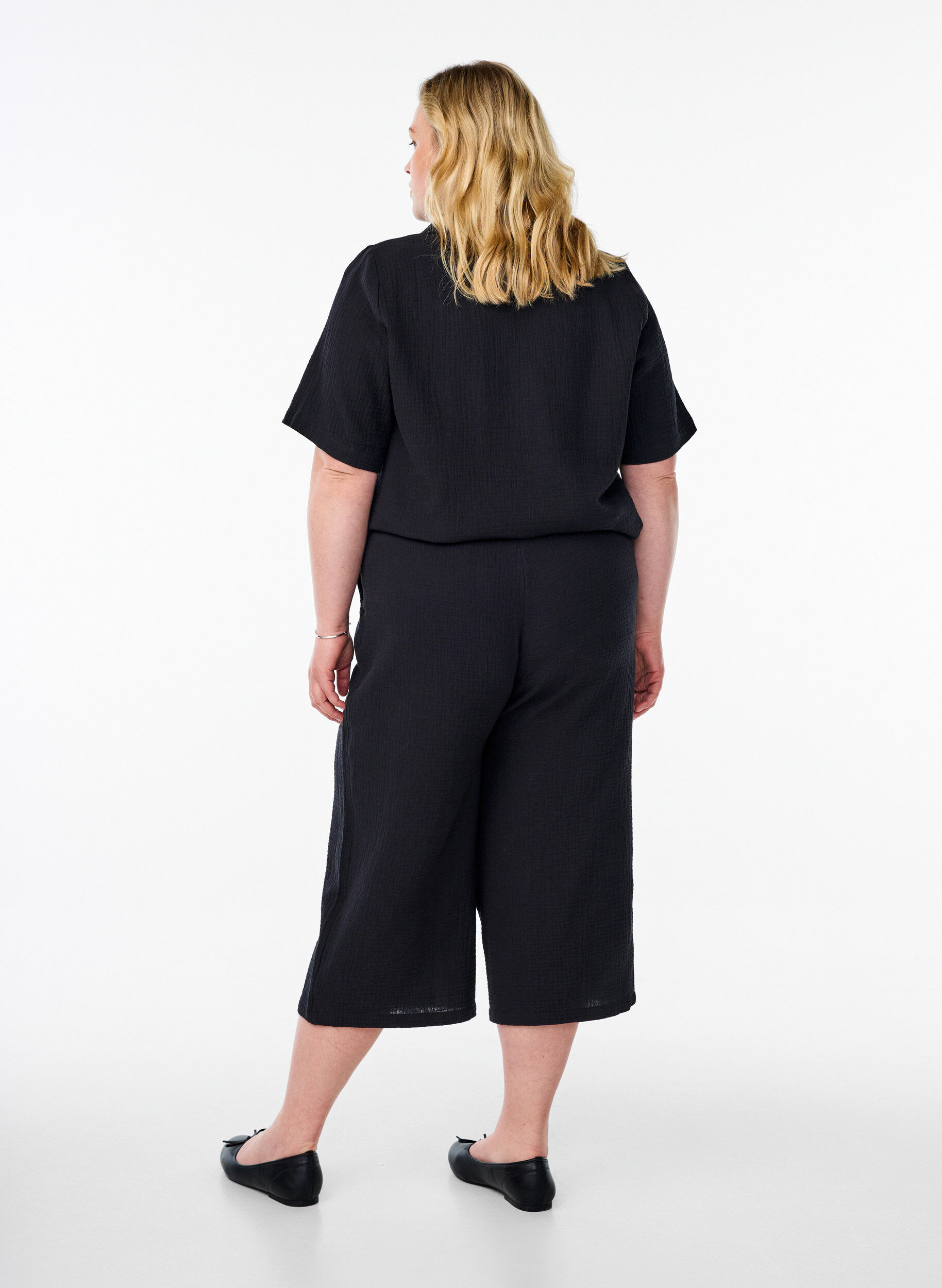 Zizzi Culotte-housut, joissa on korkea vy&ouml;t&auml;r&ouml;, Musta, Model image number 1