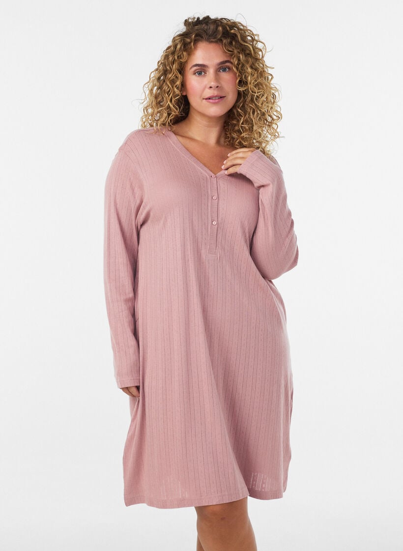 Luomupuuvillainen y&ouml;paita reik&auml;kirjailulla, Vaaleanpunainen, Model image number 0