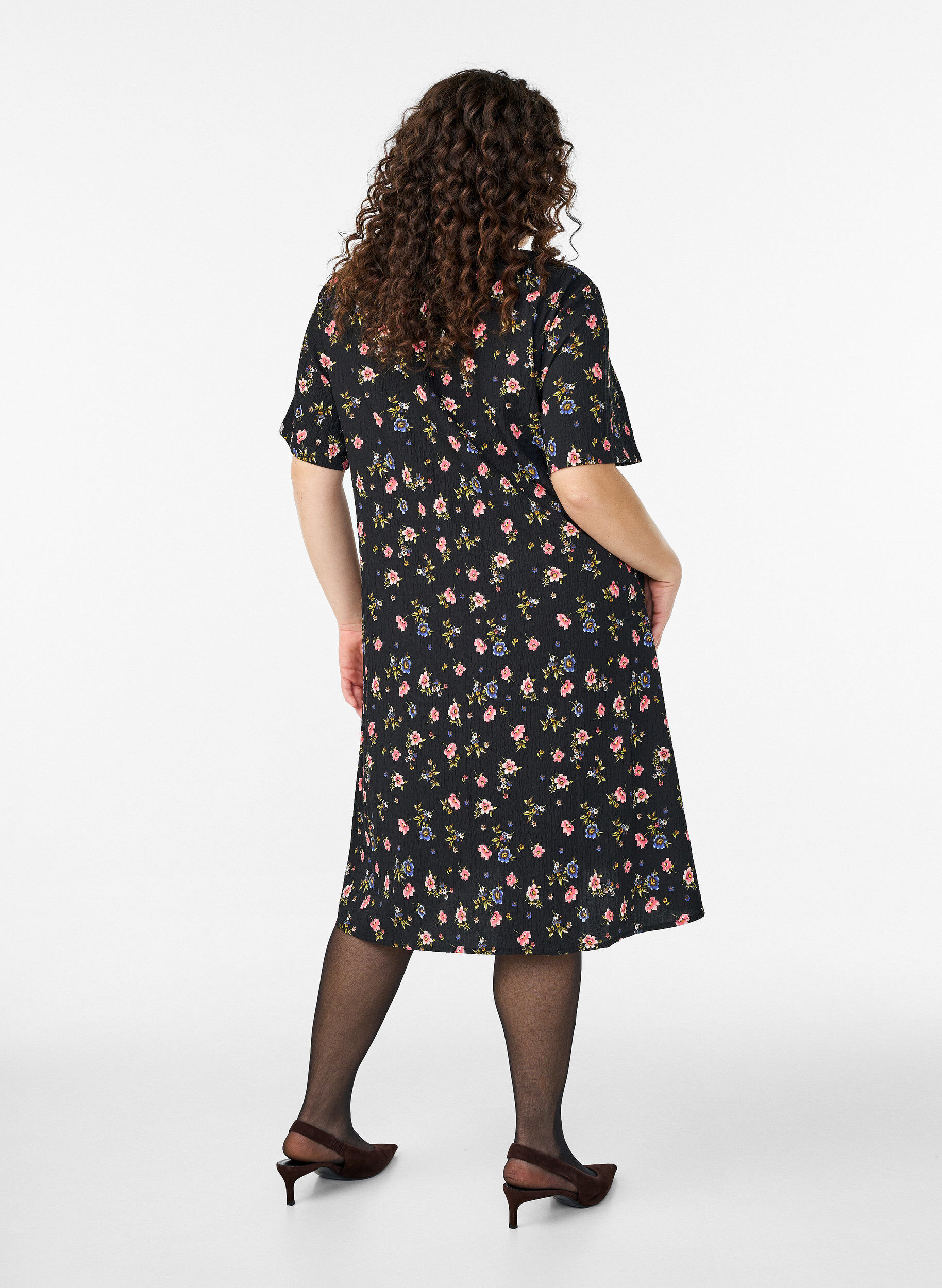 ZizziLyhythihainen mekko V-p&auml;&auml;ntiell&auml;, Musta, Model image number 1