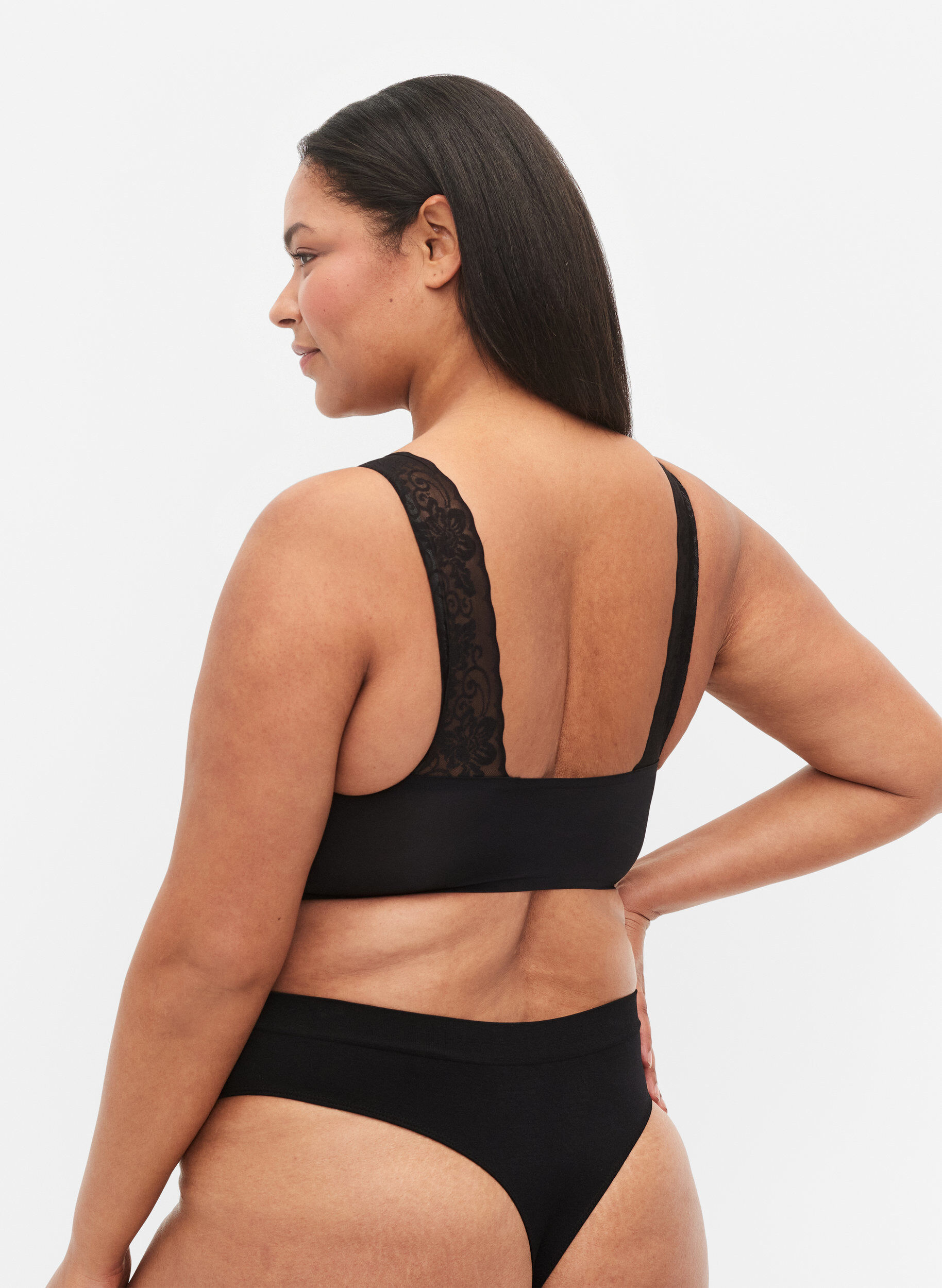 Zizzi Pehme&auml;t rintaliivit pitsill&auml;, Black, Model image number 1