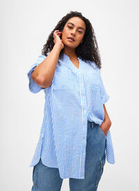 Raidallinen paita, jossa on rintataskut, Light Blue Stripe , Model