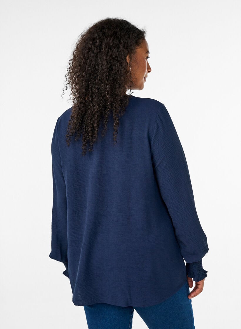 Pusero smock-kalvosimilla ja v-p&auml;&auml;ntiell&auml;, Sininen, Model image number 2