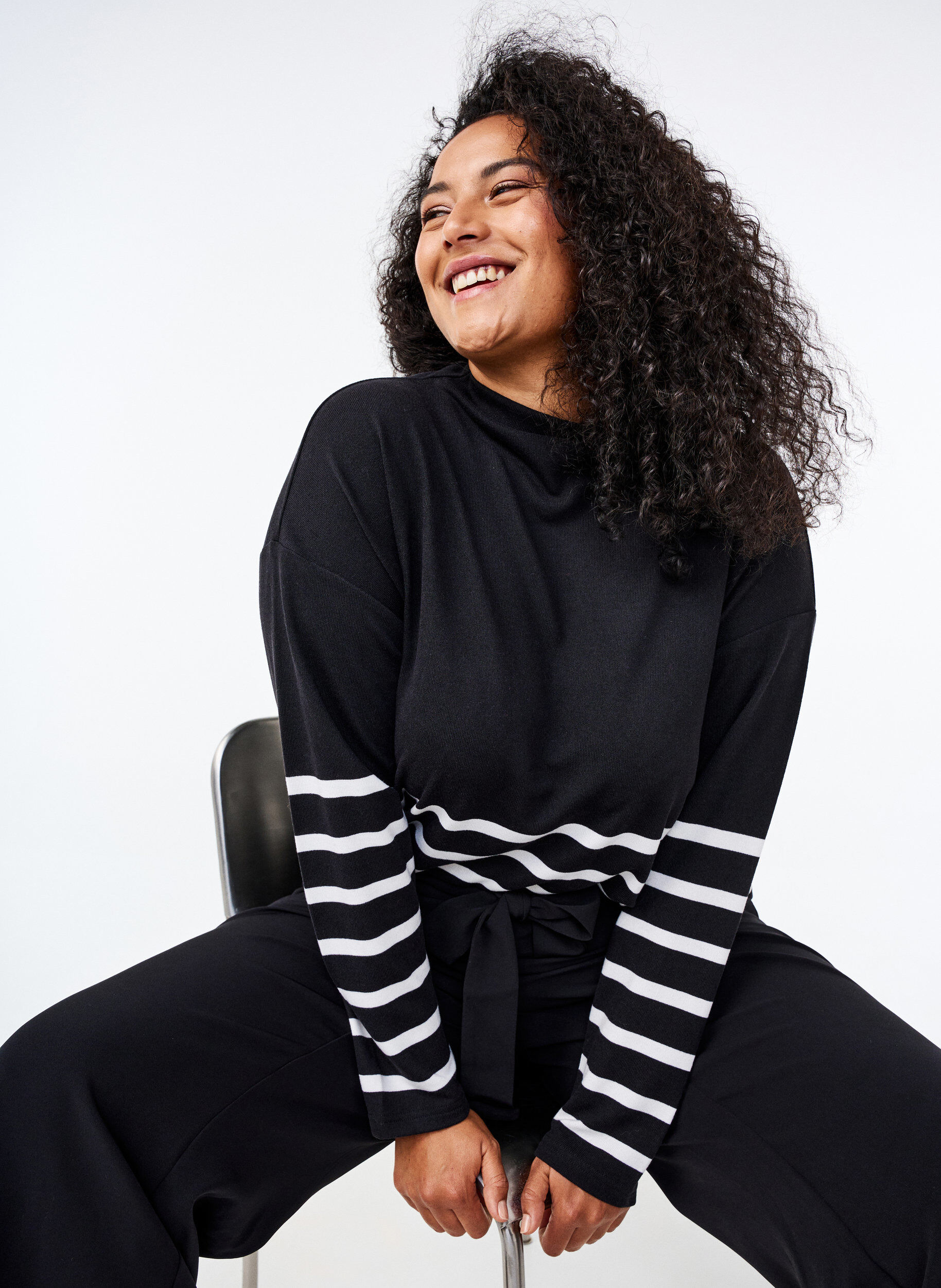 Zizzi Pusero korkealla kauluksella ja pitkill&auml; hihoilla, Musta, Image image number 0