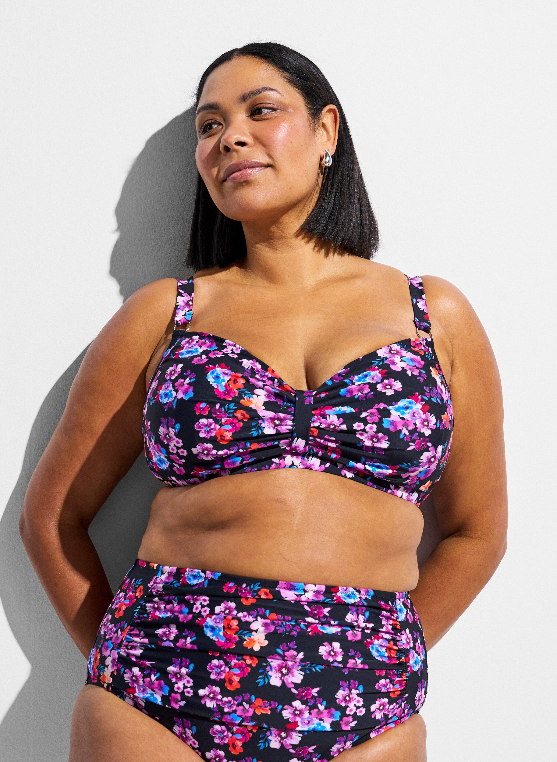 Kaarituelliset bikiniyl&auml;osa kuosilla, Violetti, Model
