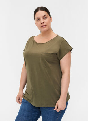 Ekologisesta puuvillasta valmistettu t-paita rintataskulla, Ivy Green, Model image number 0