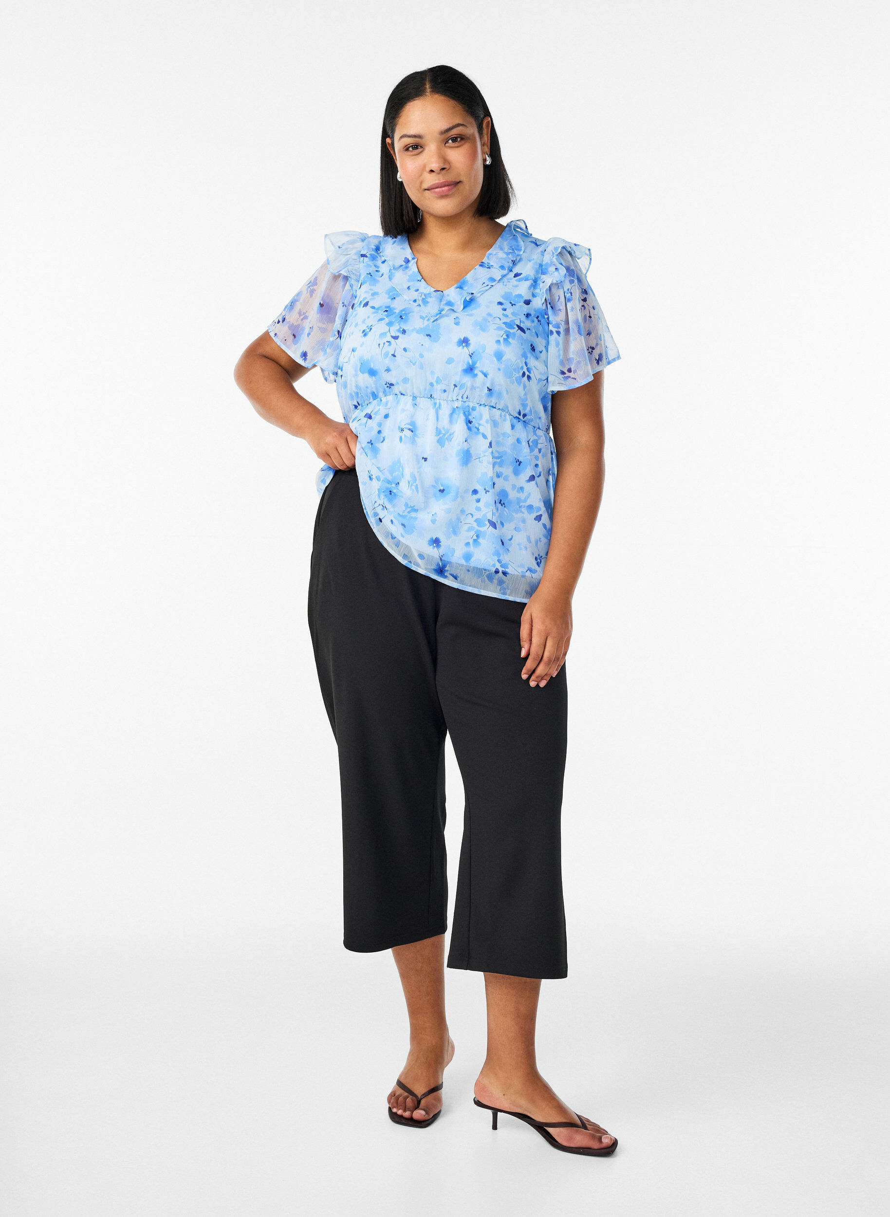 ZizziKukkakuvioinen pusero r&ouml;yhel&ouml;kauluksella ja peplum-efektill&auml;, Sininen, Model image number 1