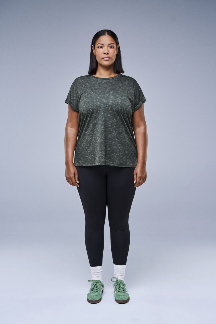 Vihreä irtonainen treenipaita, , Model