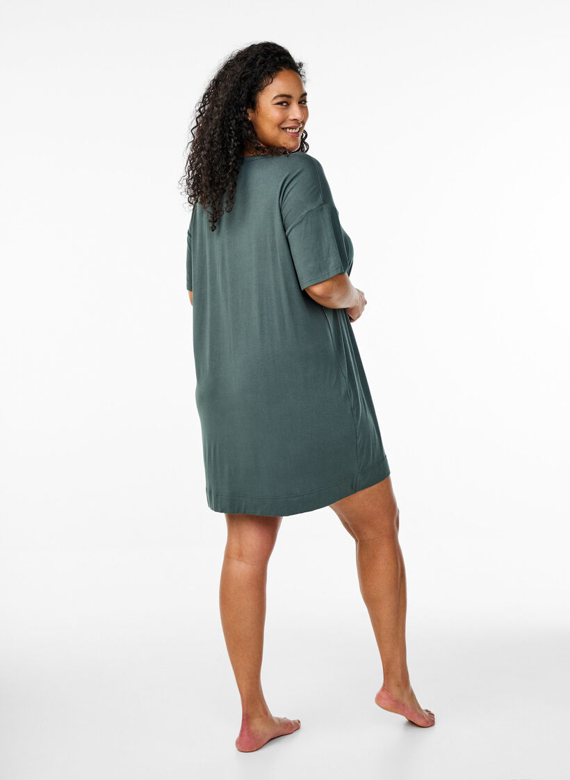 Lyhythihainen yöpaita viskoosista, Urban Chic, Model image number 1