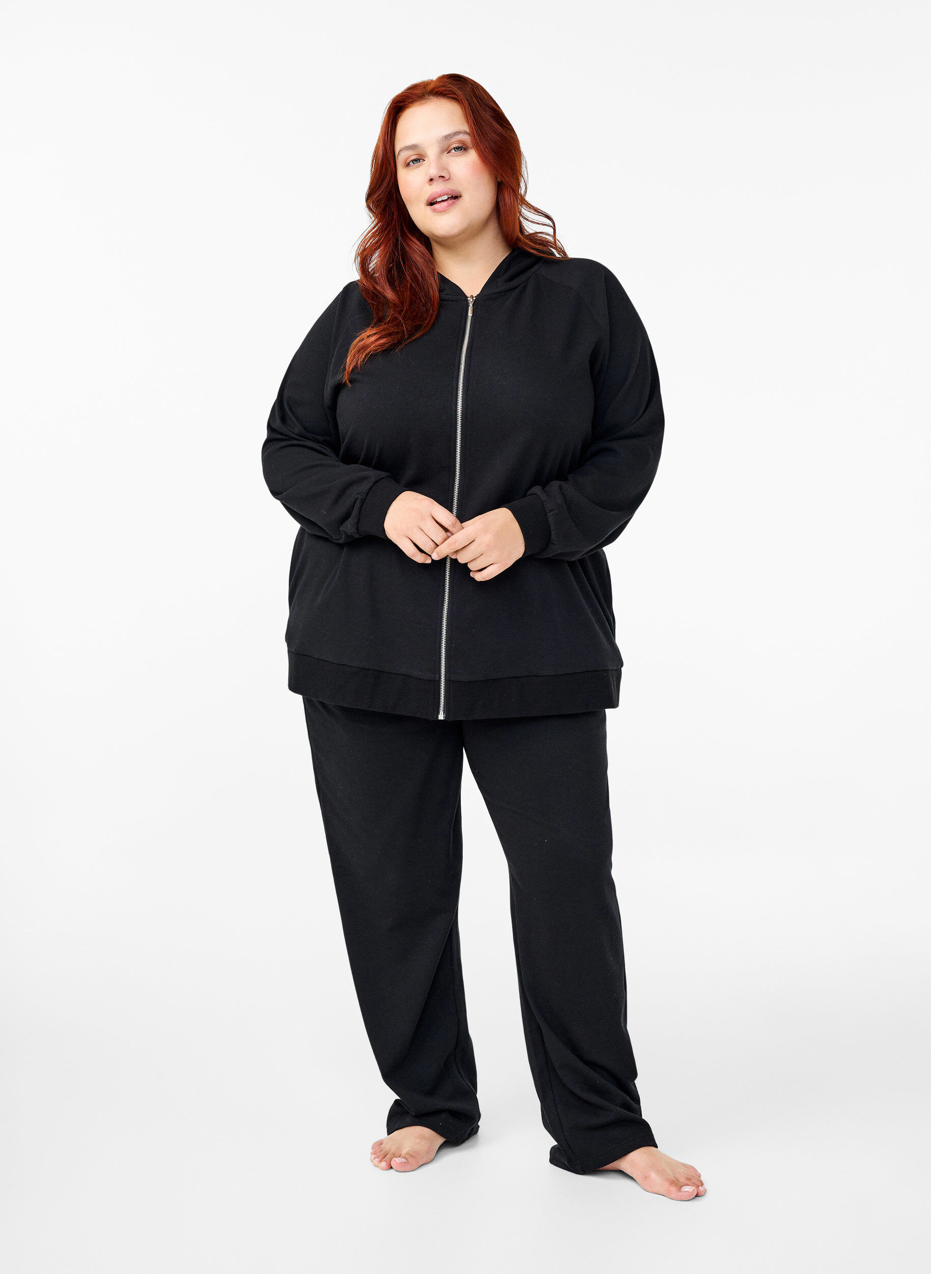 ZizziCollegetakki, jossa on huppu ja taskut, Musta, Model image number 1