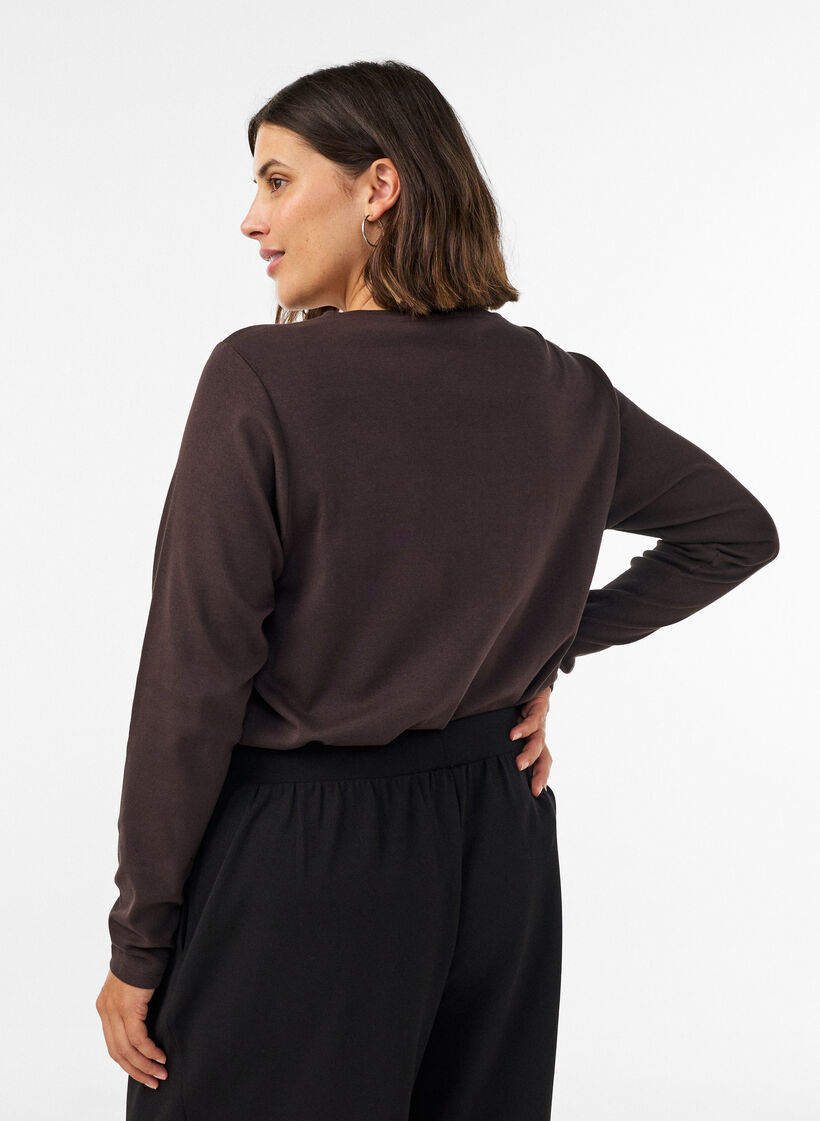 Pitk&auml;hihainen perus-T-paita py&ouml;re&auml;ll&auml; p&auml;&auml;ntiell&auml;, Ruskea, Model image number 2