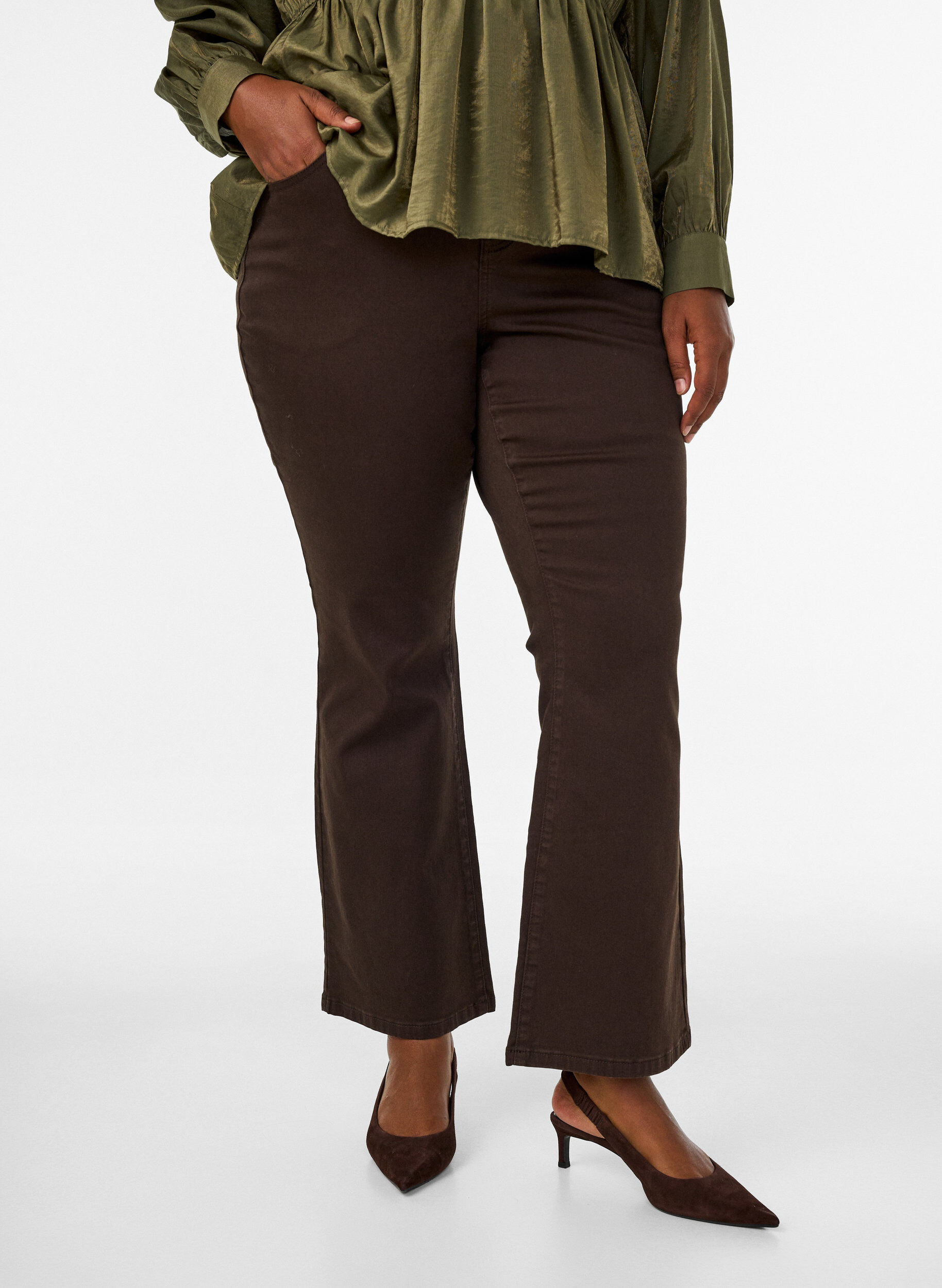 ZizziEllen bootcut-farkut v&auml;rillisest&auml; denimist&auml;, Ruskea, Model image number 2