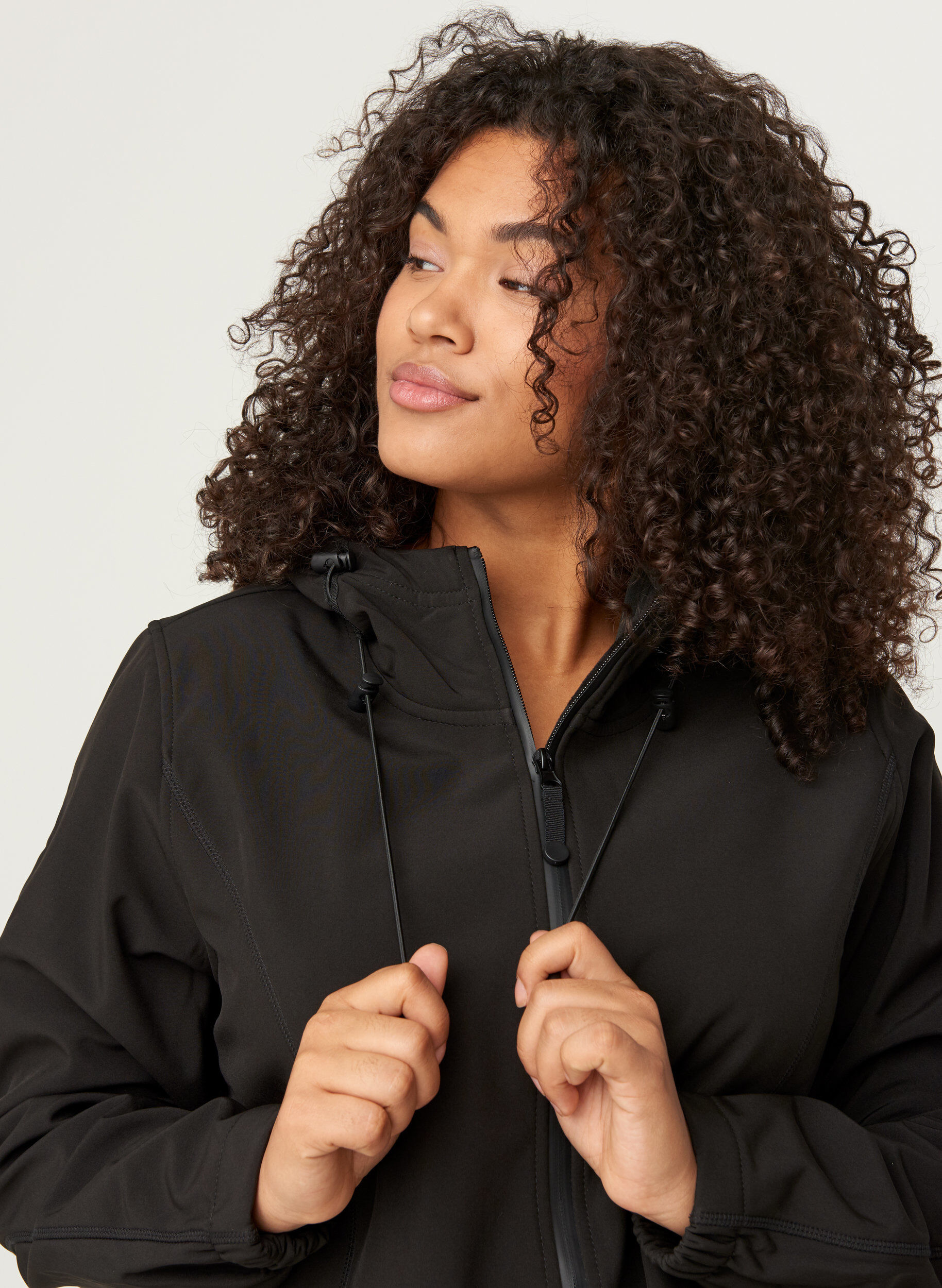 Zizzi Lyhyt softshell-takki hupulla, Black, Model image number 4