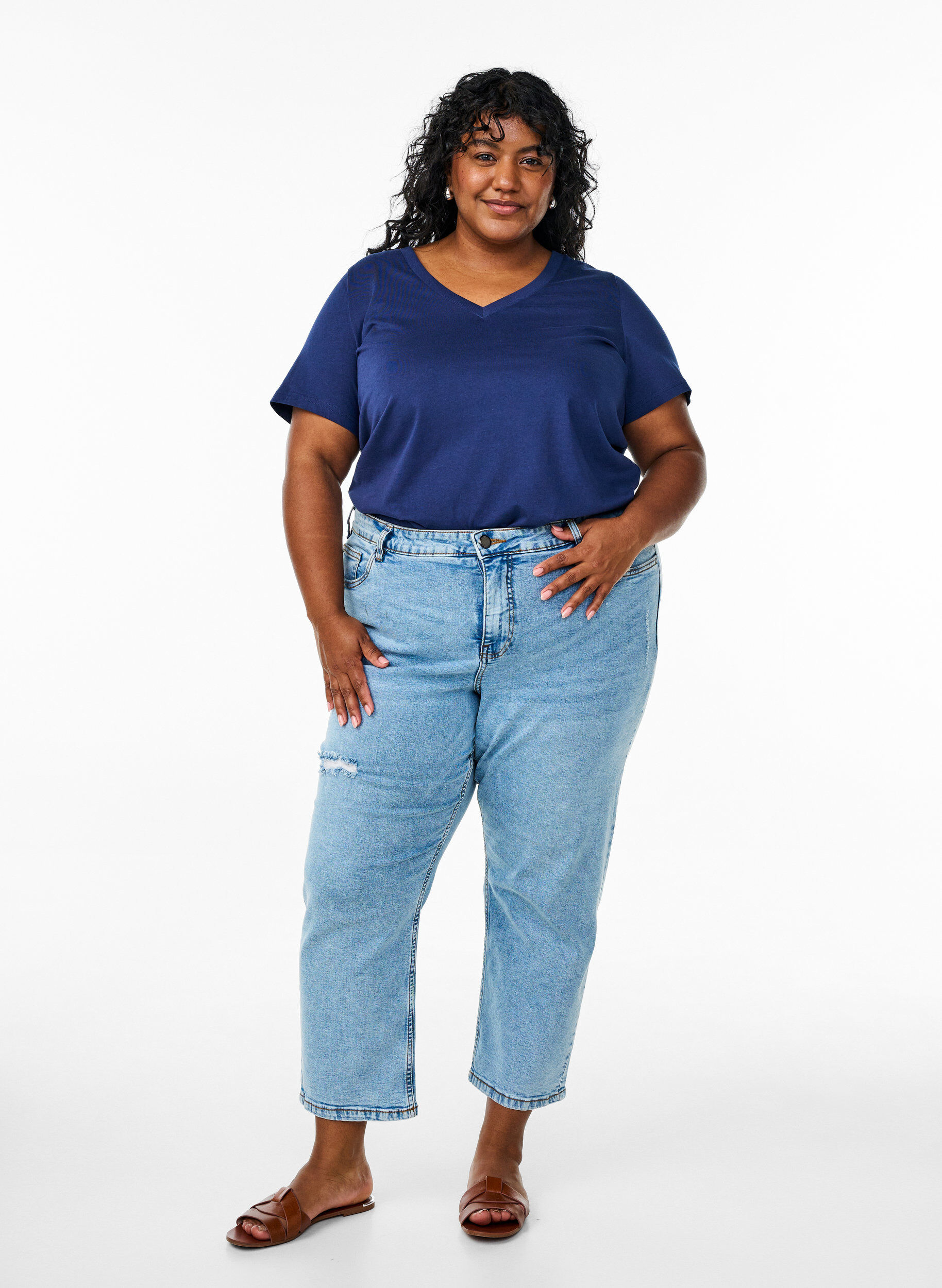 Zizzi Puuvillasta valmistettu T-paita V-p&auml;&auml;ntiell&auml;., Sininen, Model image number 1