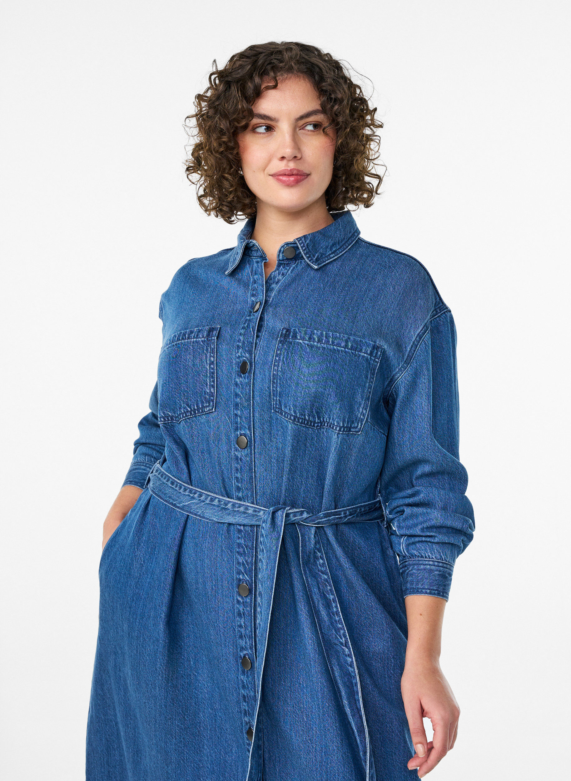 Zizzi Denim -mekko vy&ouml;nauhalla ja sivutaskuilla, Sininen, Model image number 2