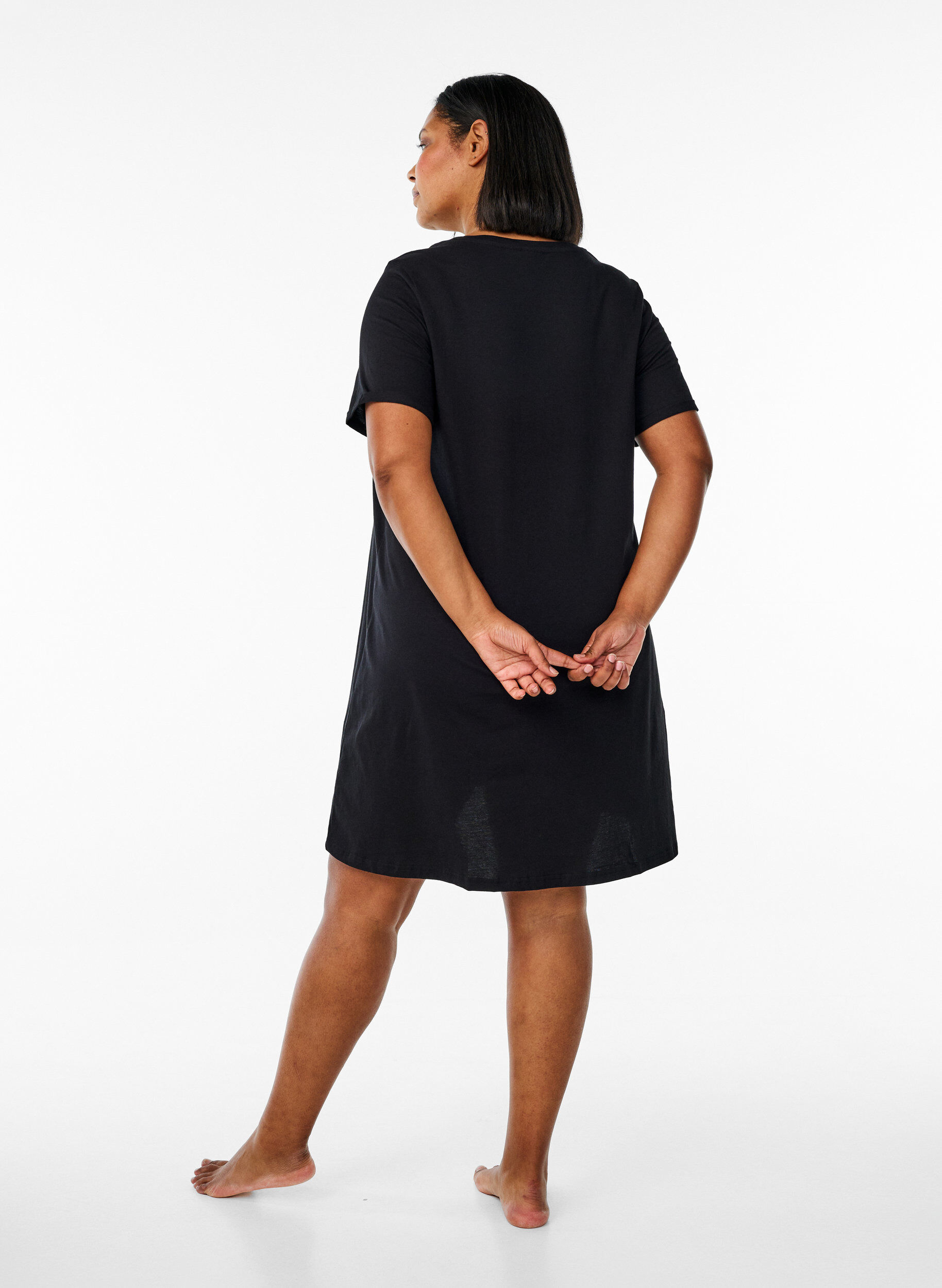 ZizziLyhythihainen y&ouml;paita luomupuuvillaa, Musta, Model image number 2