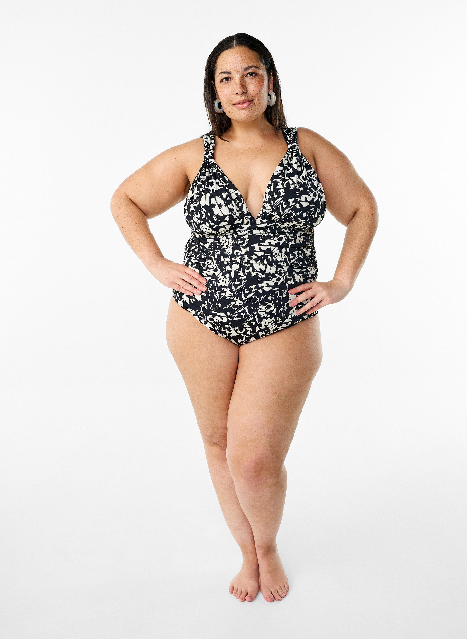 Zizzi Kuvioitu uima-asu syv&auml;ll&auml; V-p&auml;&auml;ntiell&auml;, Musta, Model image number 1