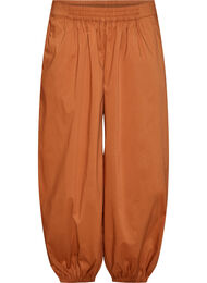 Ilmapallohousut taskuilla ja joustavalla vy&ouml;t&auml;r&ouml;ll&auml;, Ruskea