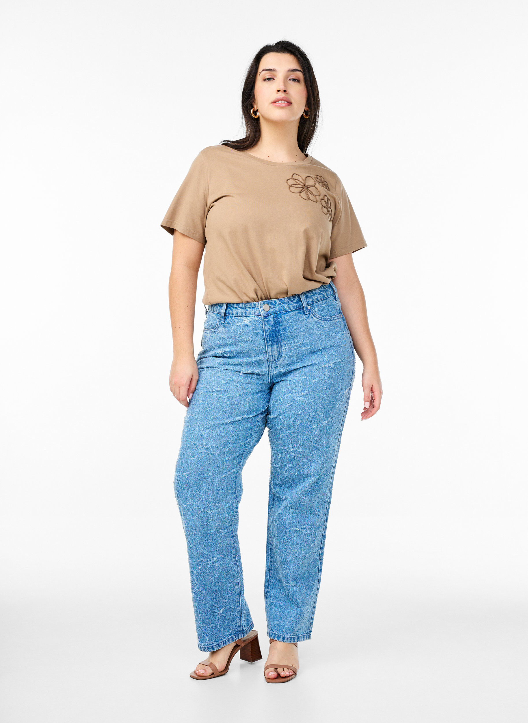 Zizzi T-paita koristeellisilla yksityiskohdilla, Beige, Model image number 1